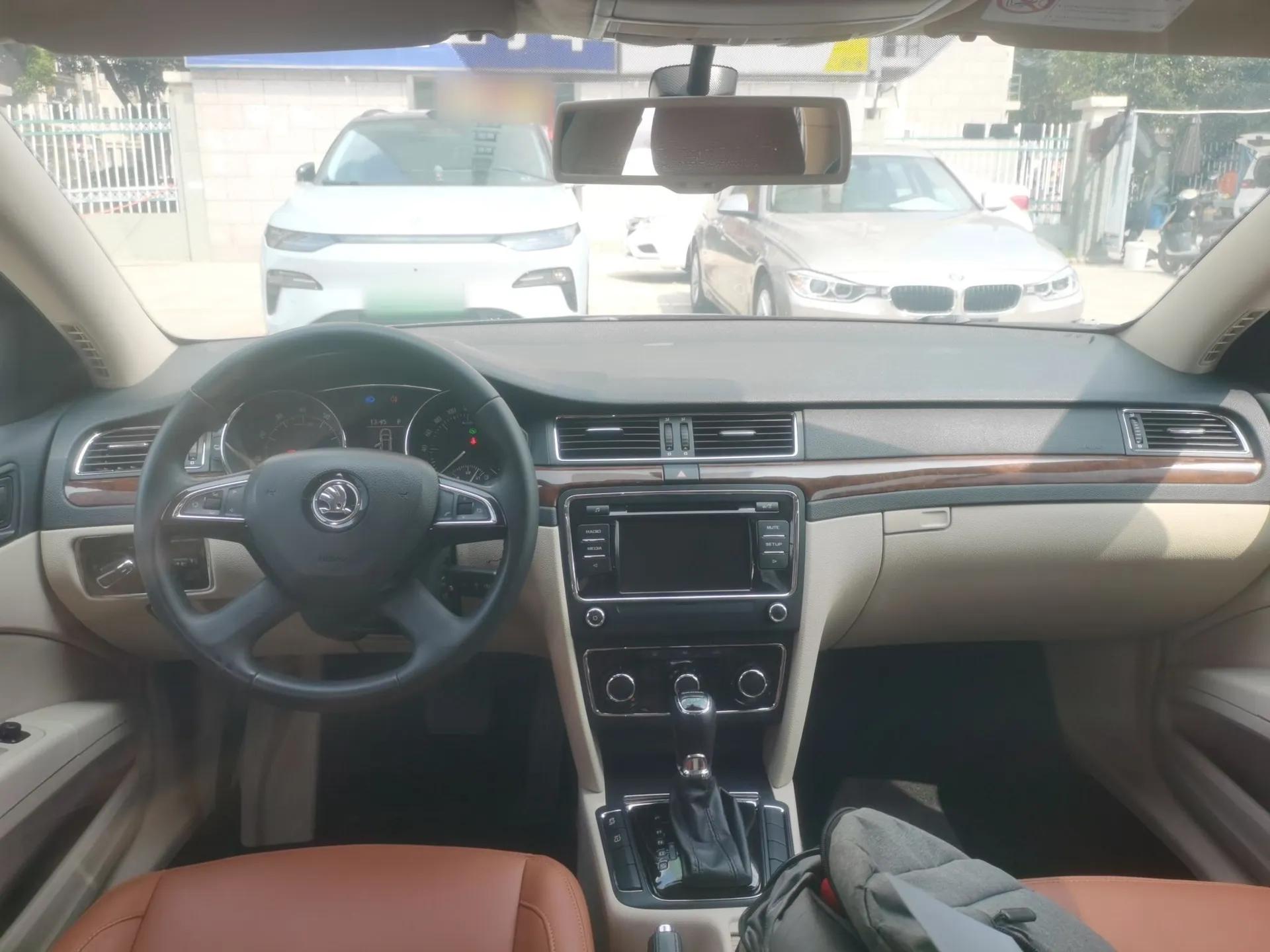Skoda Superb 2013 1.8TSI Automatic MingShi Edition — миниатюра 12