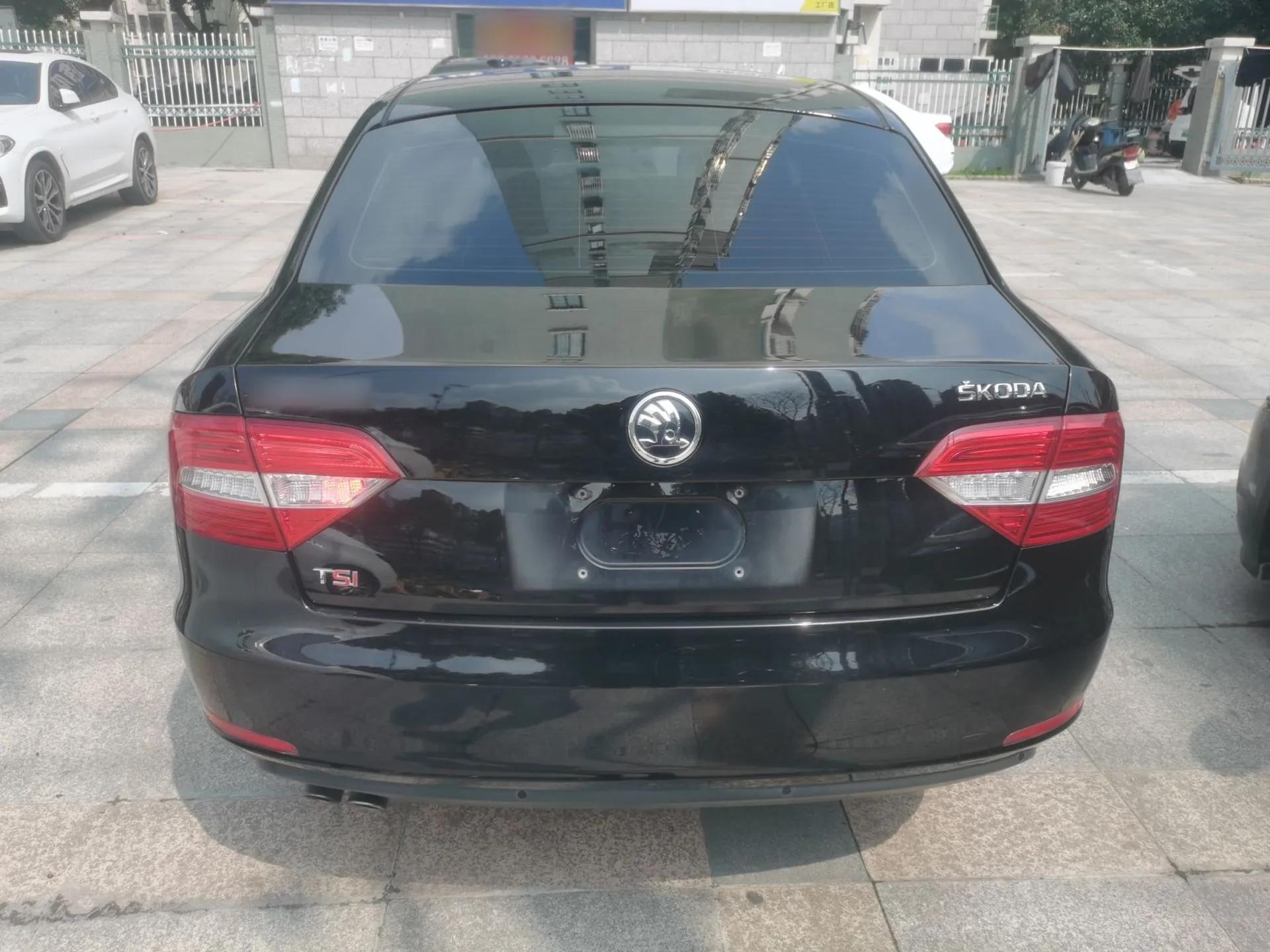 Skoda Superb 2013 1.8TSI Automatic MingShi Edition — миниатюра 3