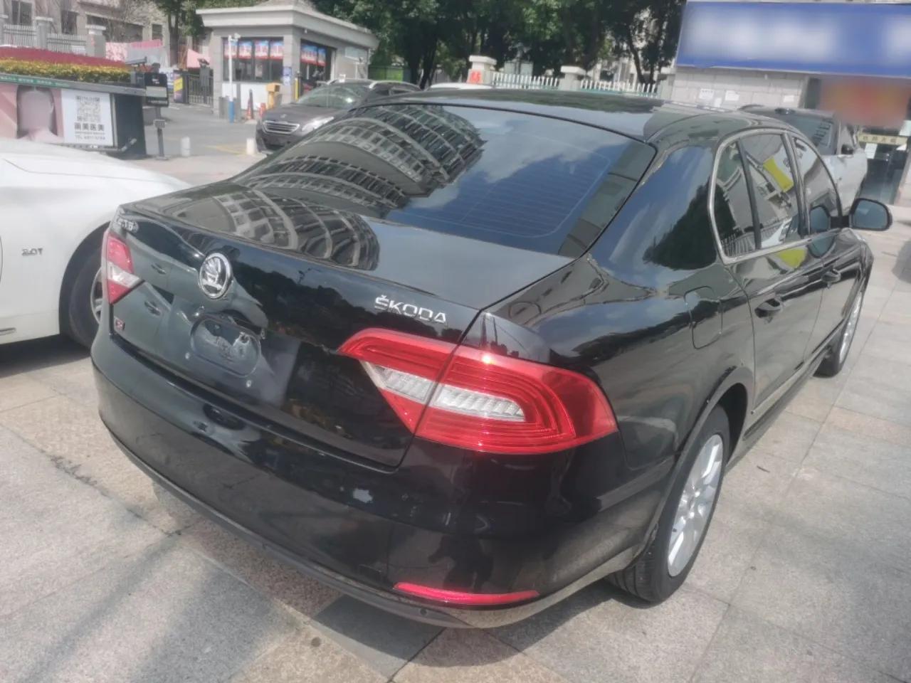 Skoda Superb 2013 1.8TSI Automatic MingShi Edition — миниатюра 4