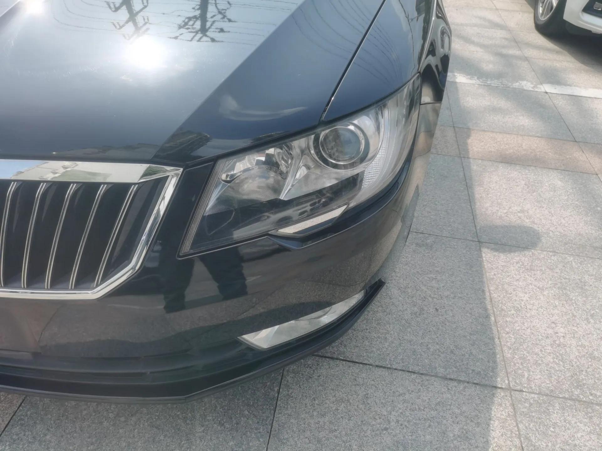 Skoda Superb 2013 1.8TSI Automatic MingShi Edition — миниатюра 5