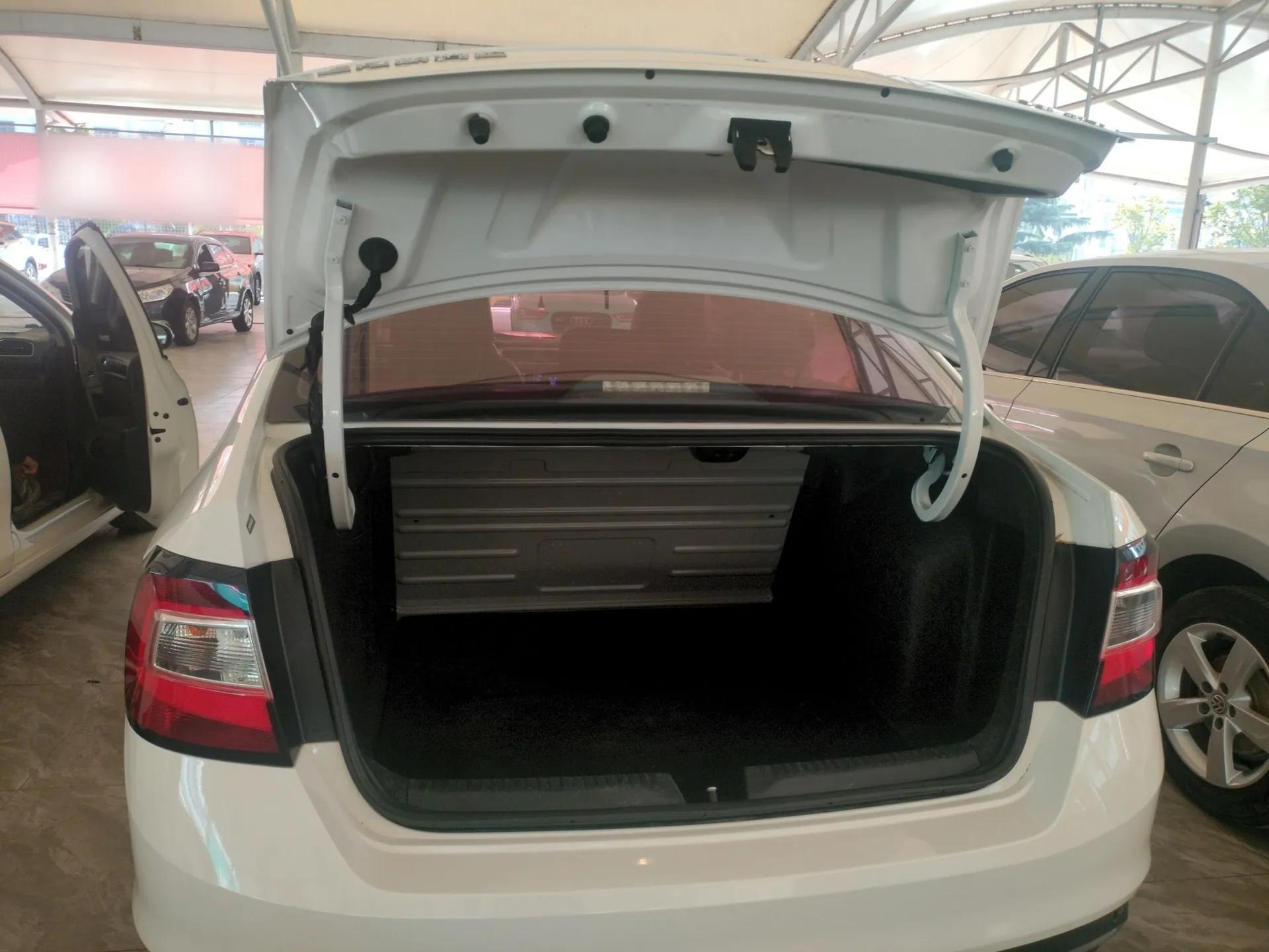 Skoda Rapid 2019 1.5L Automatic Comfort Edition China V Standard — миниатюра 22