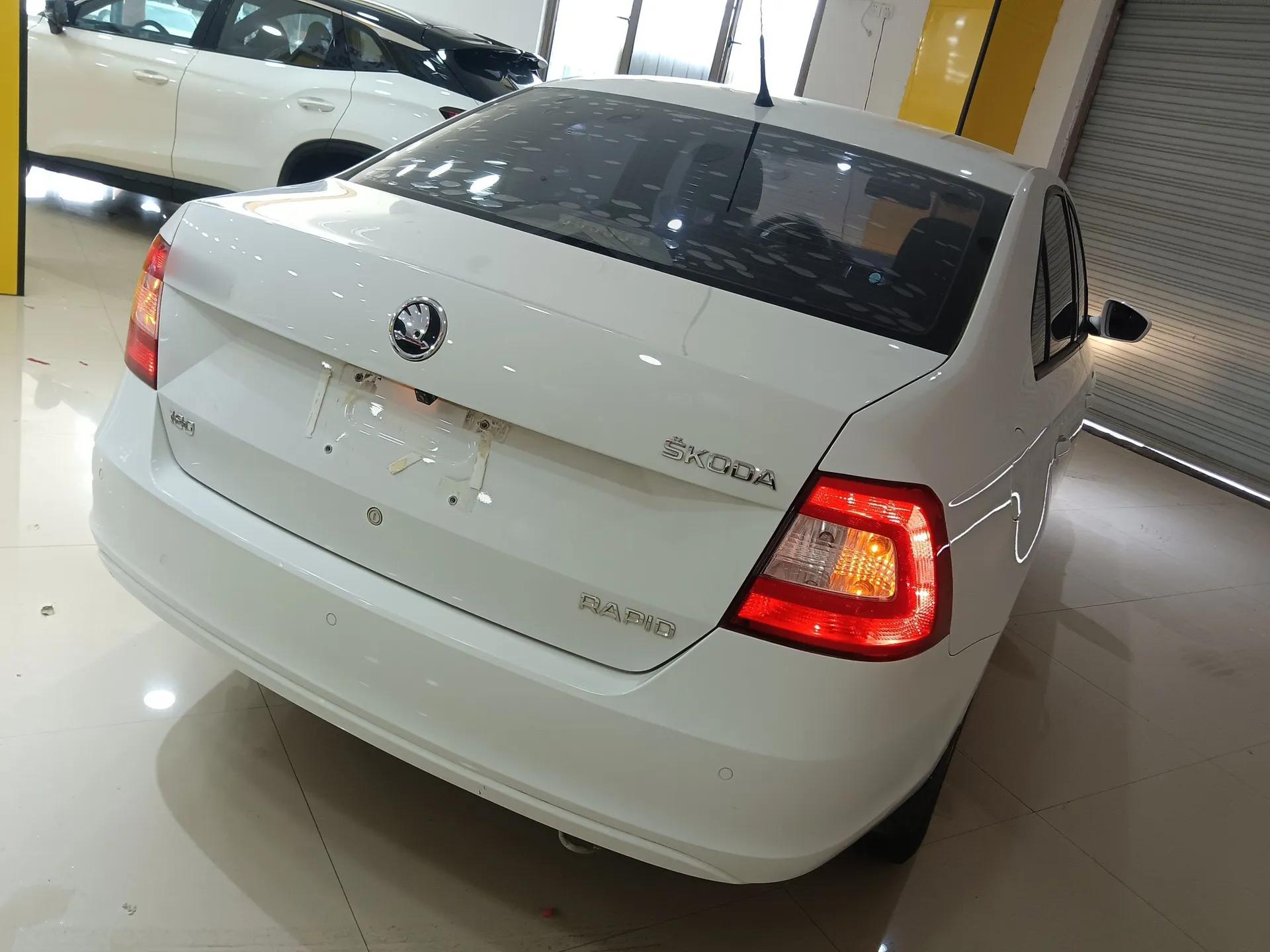 Skoda Rapid 2016 1.6L Automatic Chuanxing Edition — миниатюра 4