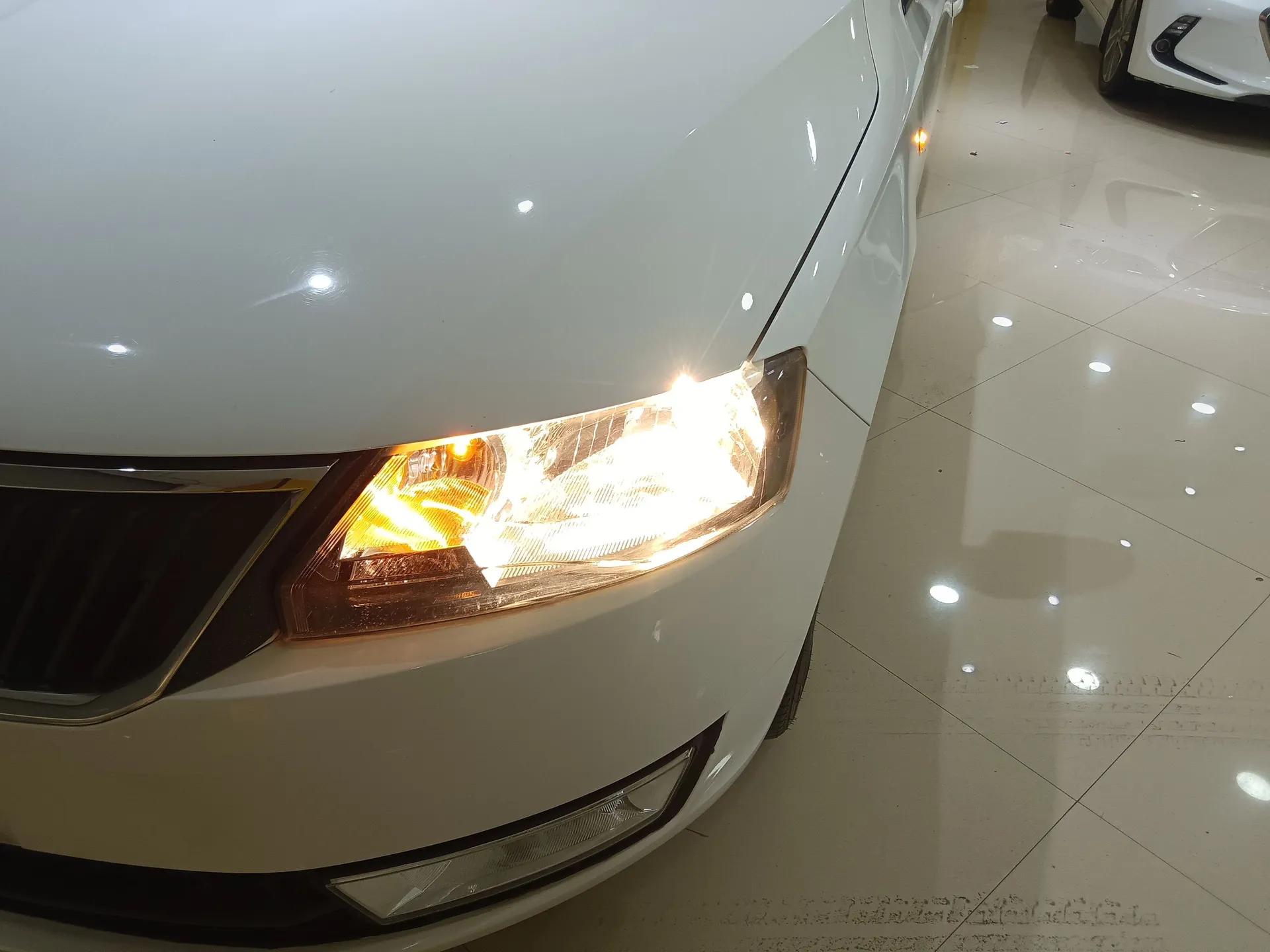 Skoda Rapid 2016 1.6L Automatic Chuanxing Edition — миниатюра 5