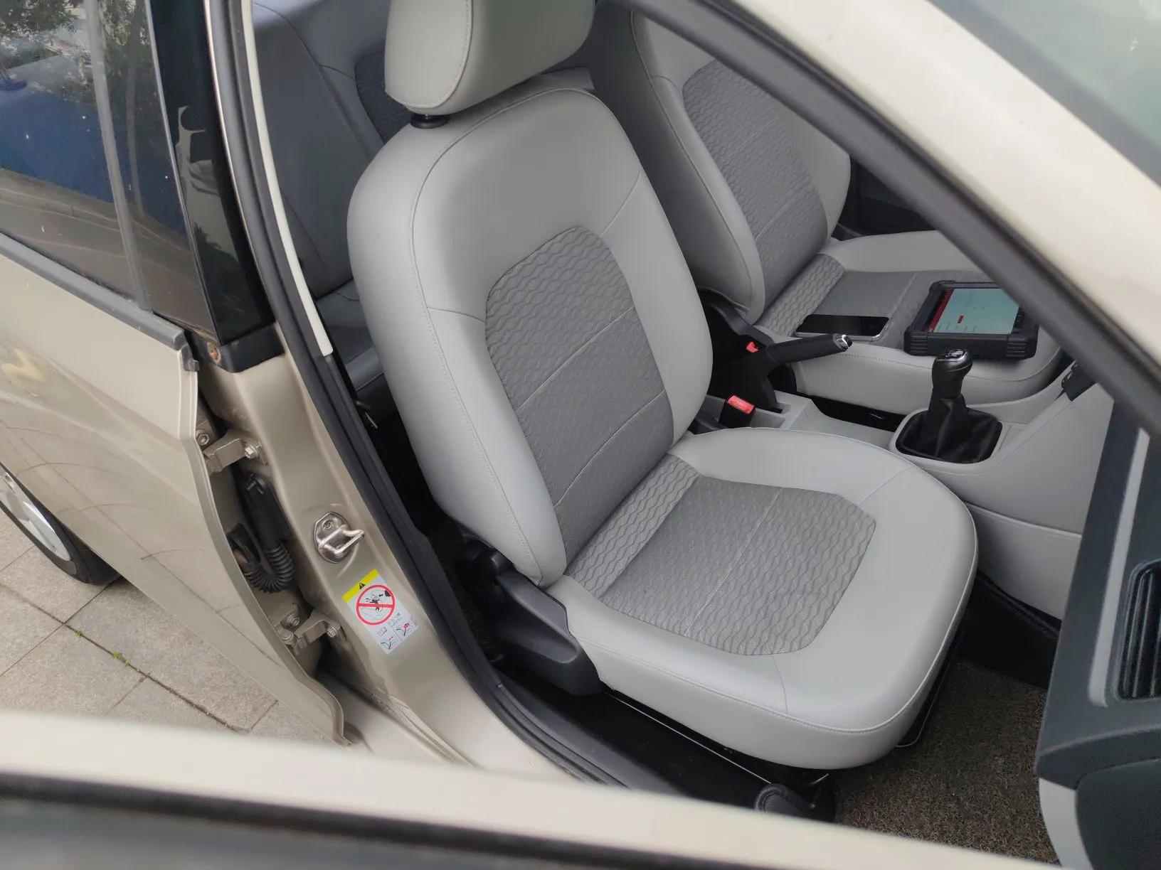 Skoda Rapid 2016 1.6L Manual Trend Edition — миниатюра 23