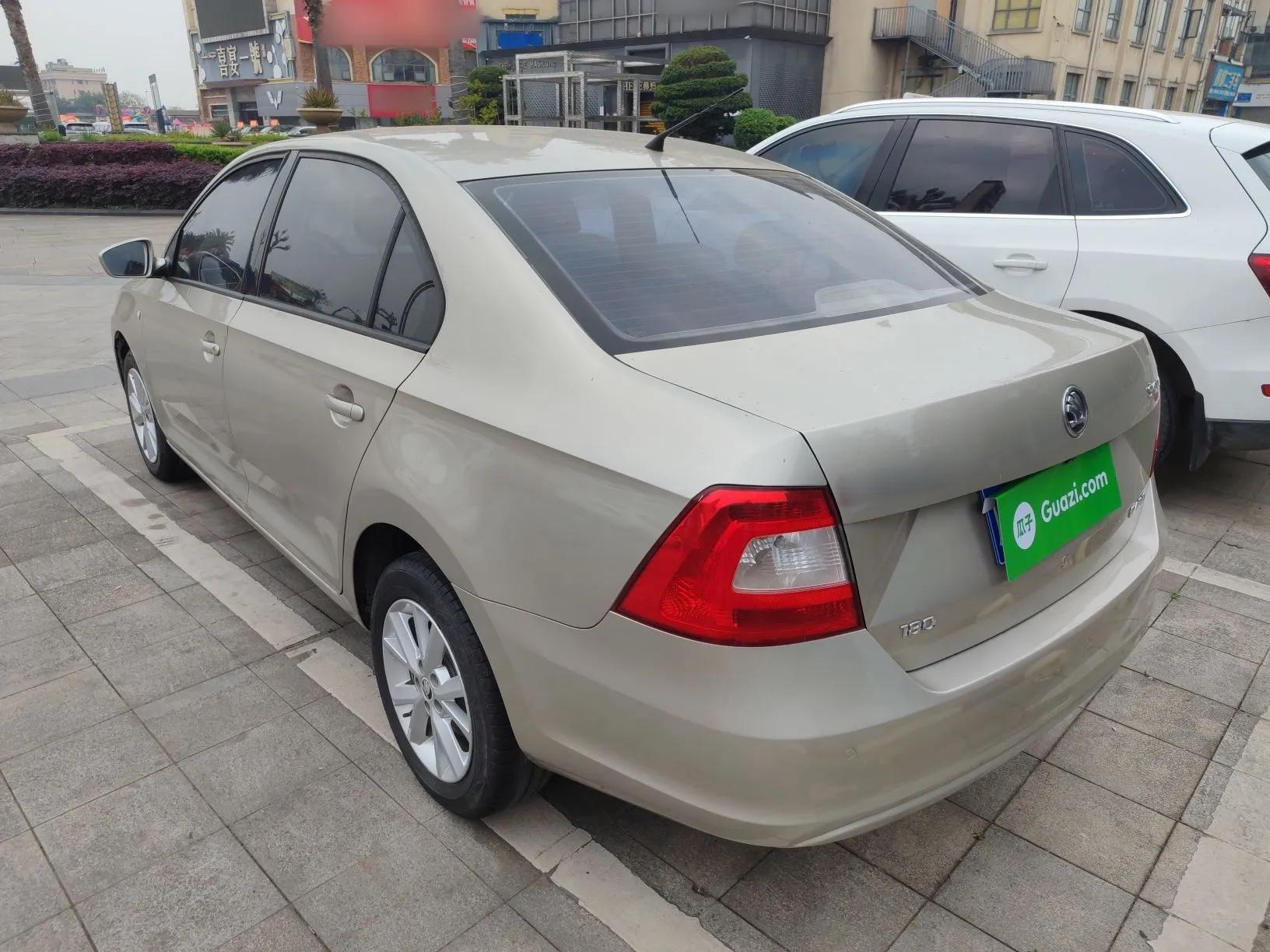 Skoda Rapid 2016 1.6L Manual Trend Edition — миниатюра 4