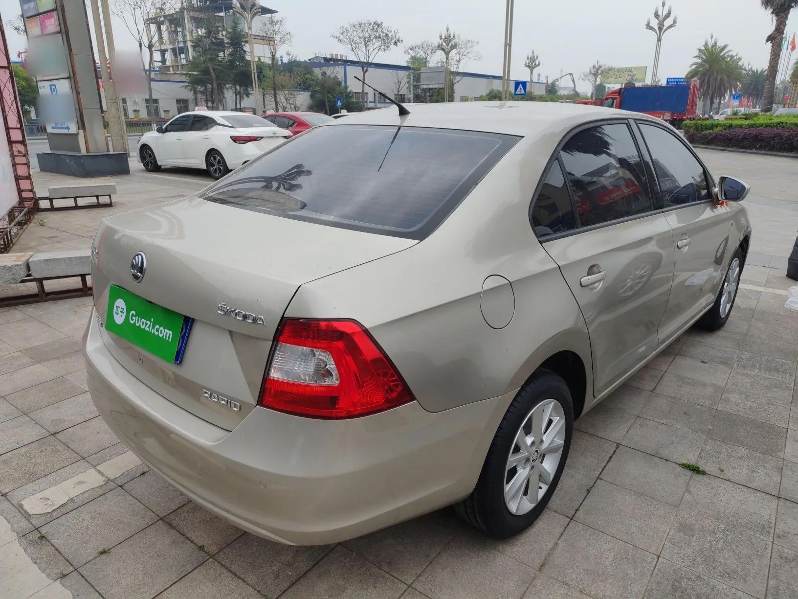 Skoda Rapid 2016 1.6L Manual Trend Edition — миниатюра 6