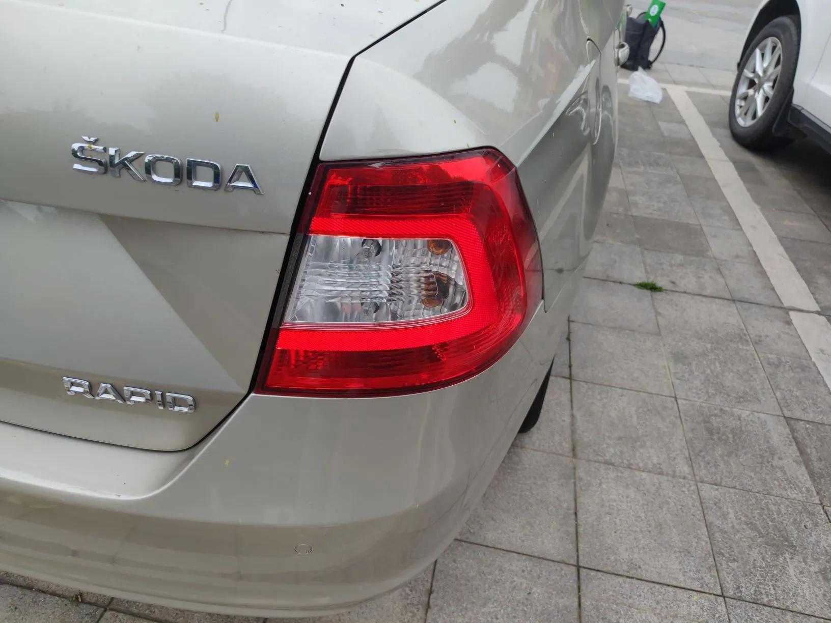 Skoda Rapid 2016 1.6L Manual Trend Edition — миниатюра 7
