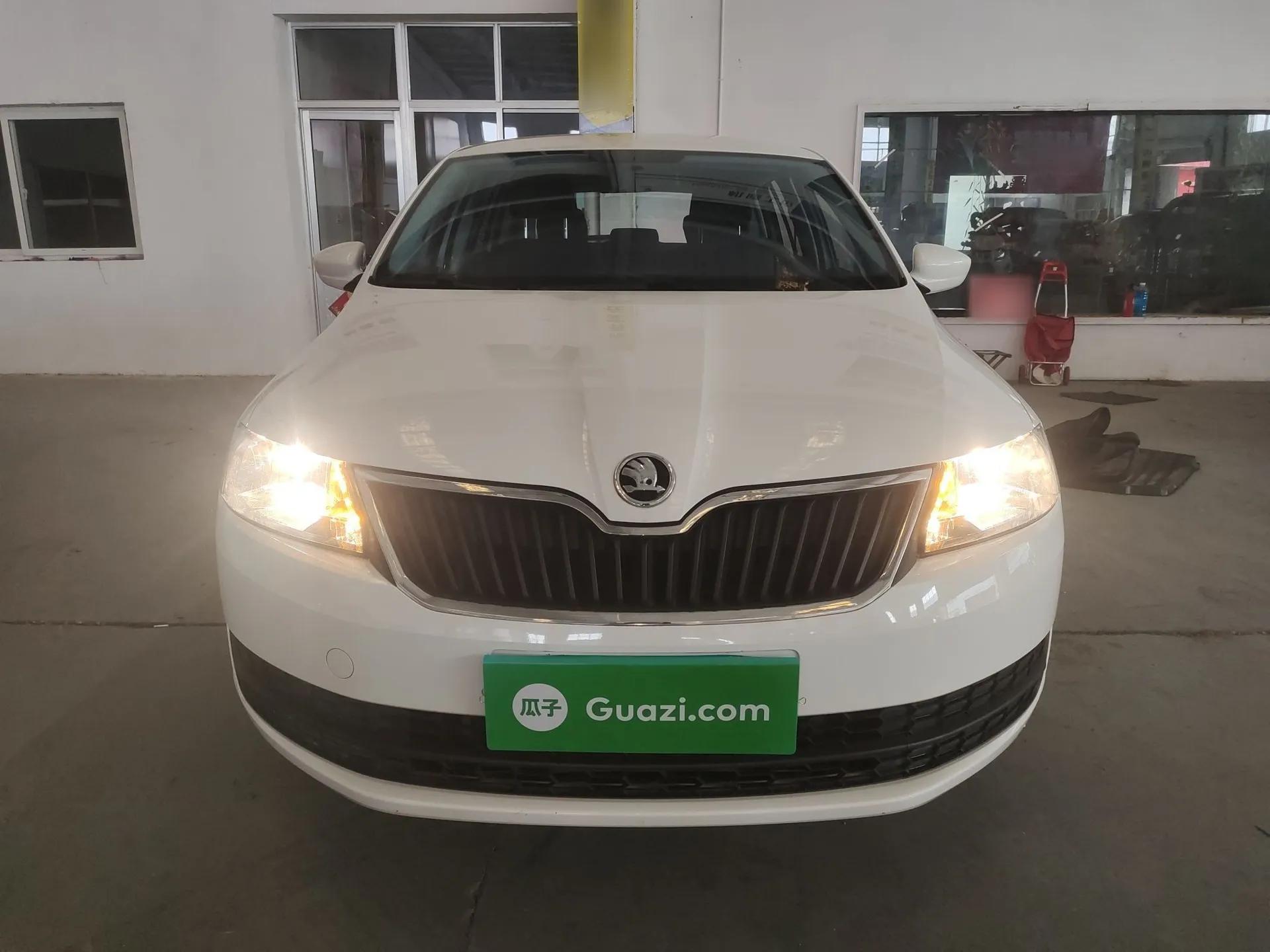Skoda Rapid Spaceback 2016 Revised Version 1.4L Manual Front-Drive Edition — миниатюра 2