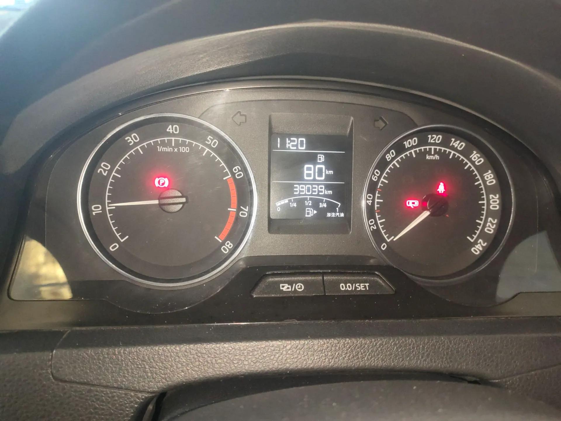 Skoda Rapid Spaceback 2016 Revised Version 1.4L Manual Front-Drive Edition — миниатюра 15