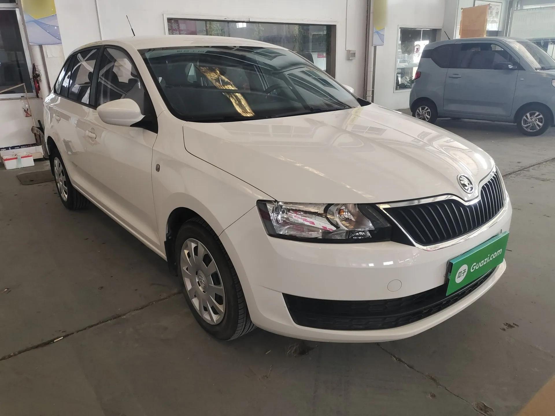 Skoda Rapid Spaceback 2016 Revised Version 1.4L Manual Front-Drive Edition — миниатюра 3