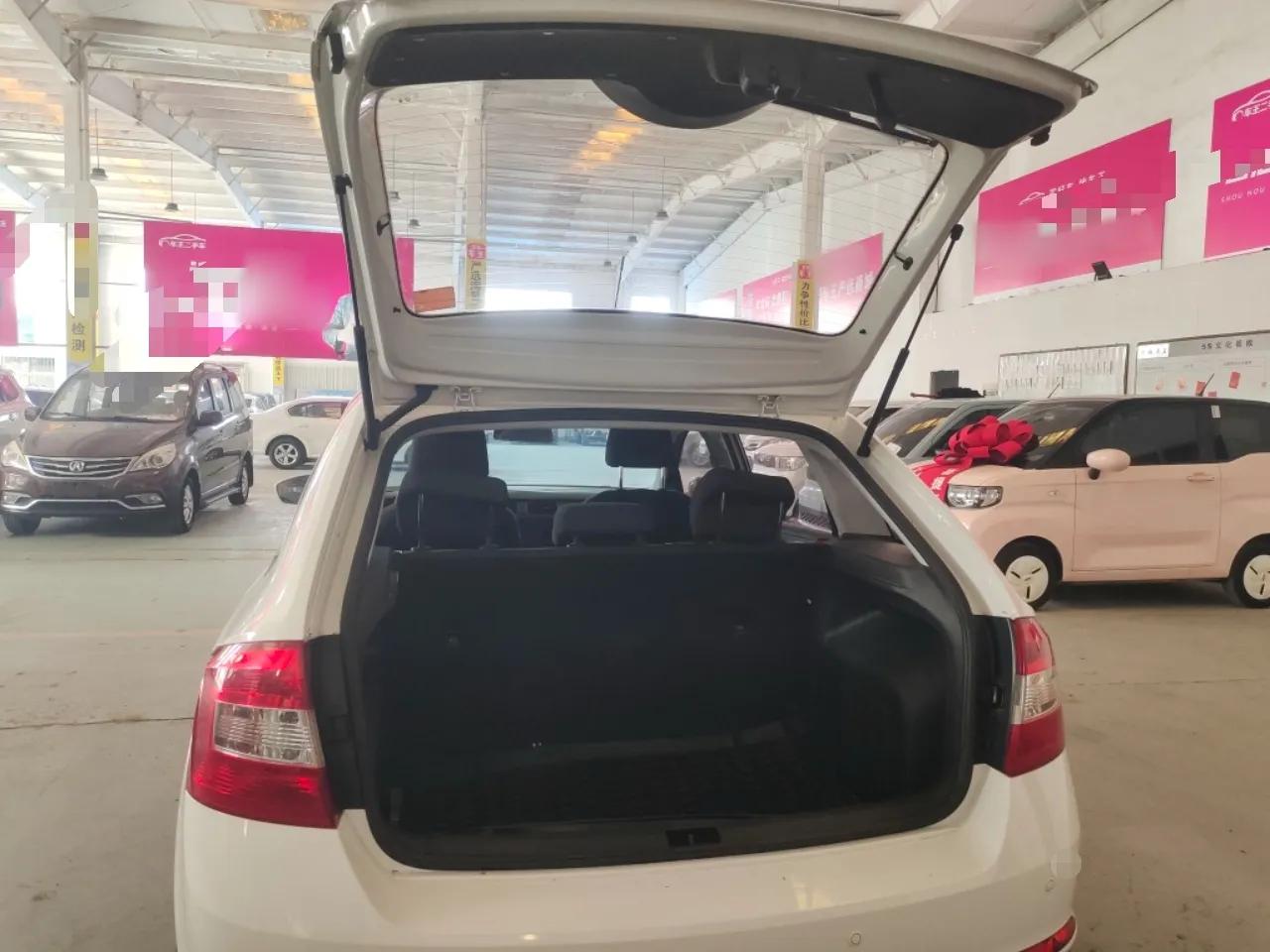 Skoda Rapid Spaceback 2016 Revised Version 1.4L Manual Front-Drive Edition — миниатюра 22