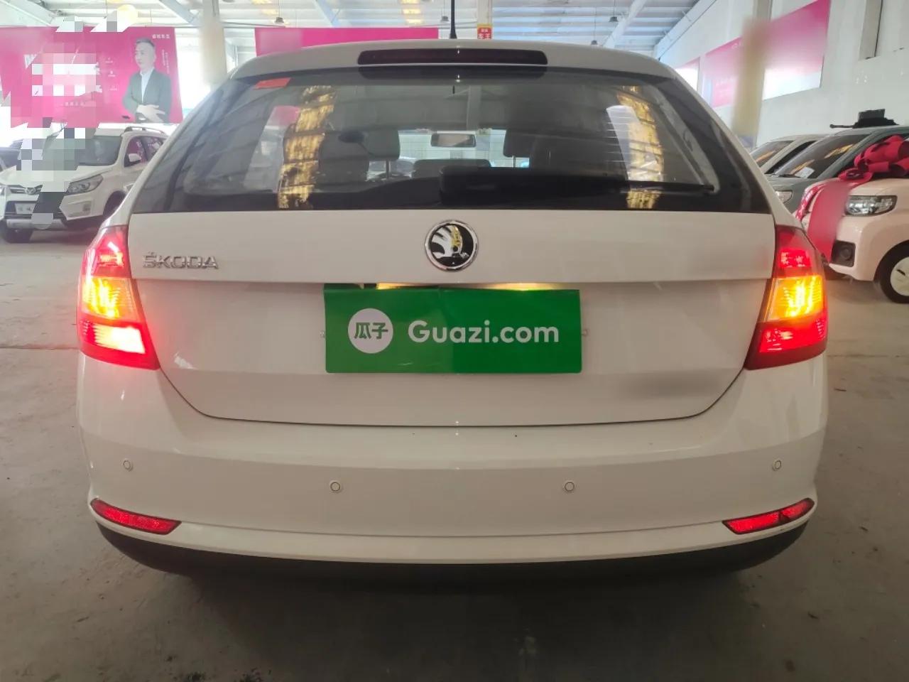 Skoda Rapid Spaceback 2016 Revised Version 1.4L Manual Front-Drive Edition — миниатюра 5