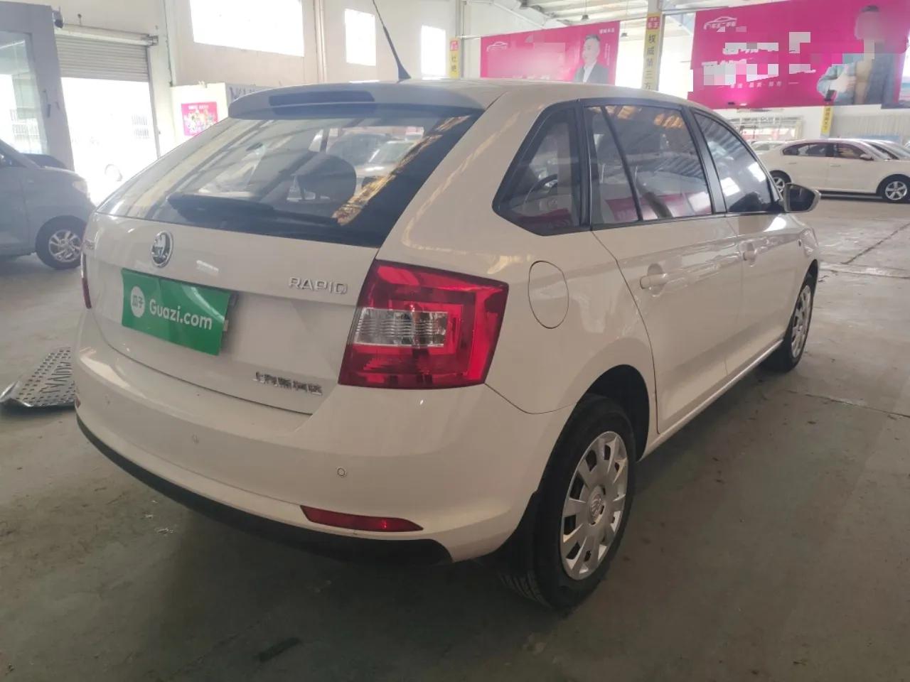 Skoda Rapid Spaceback 2016 Revised Version 1.4L Manual Front-Drive Edition — миниатюра 6