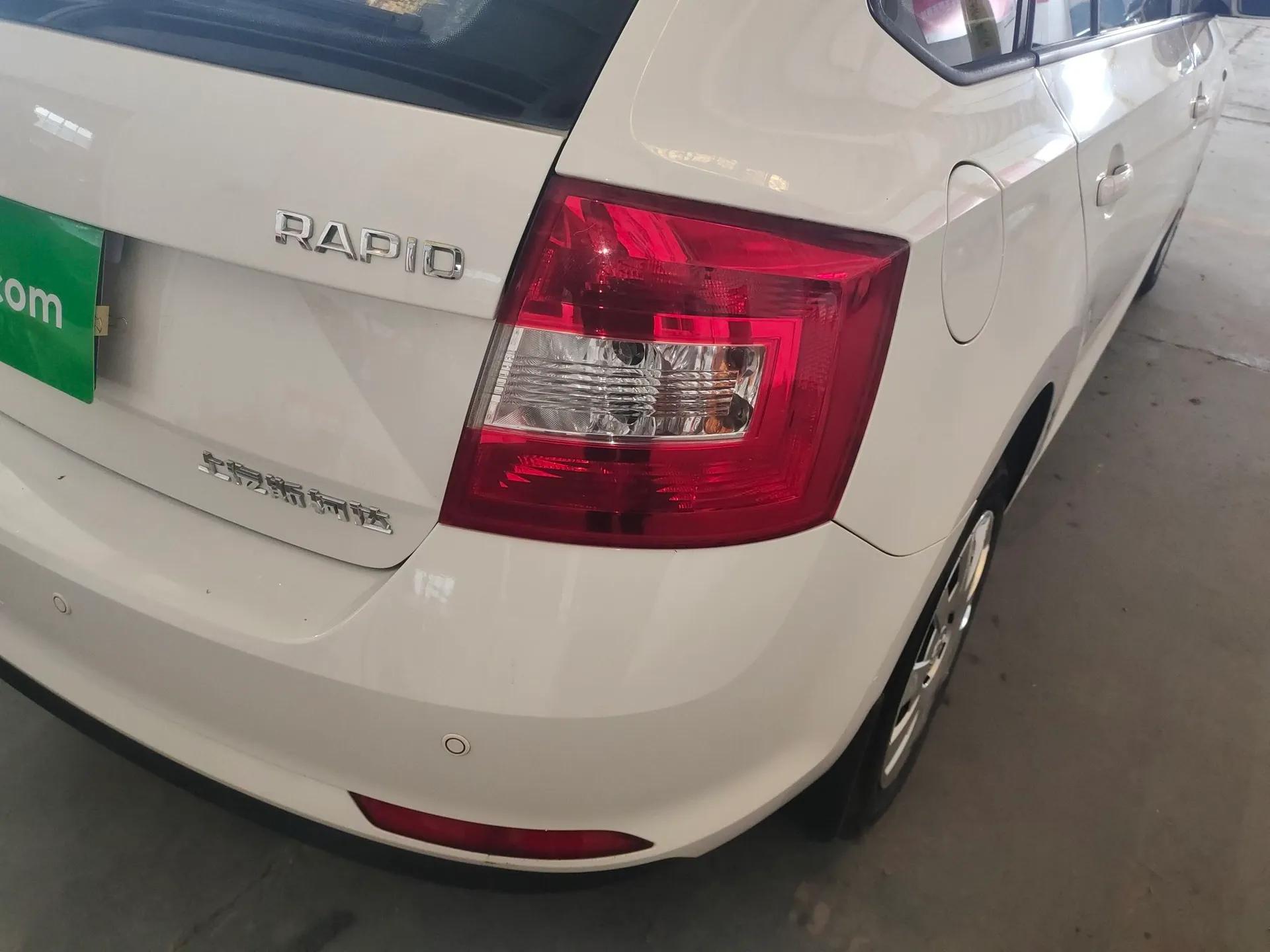 Skoda Rapid Spaceback 2016 Revised Version 1.4L Manual Front-Drive Edition — миниатюра 7