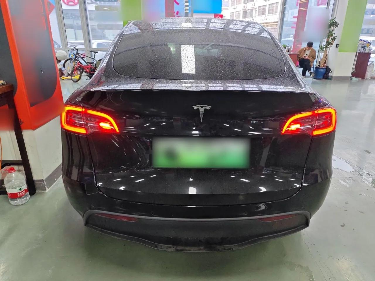 Tesla Model Y 2022 Rear-Wheel-Drive Version — миниатюра 3