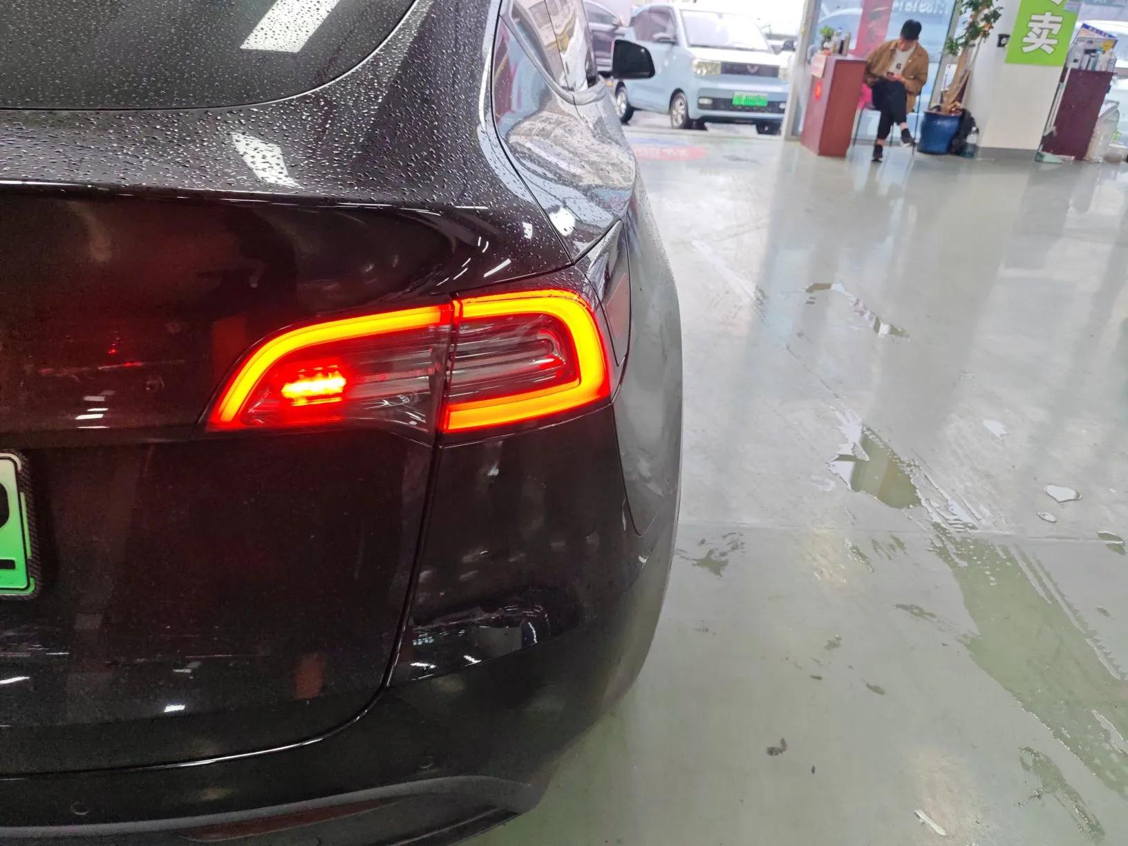 Tesla Model Y 2022 Rear-Wheel-Drive Version — миниатюра 8