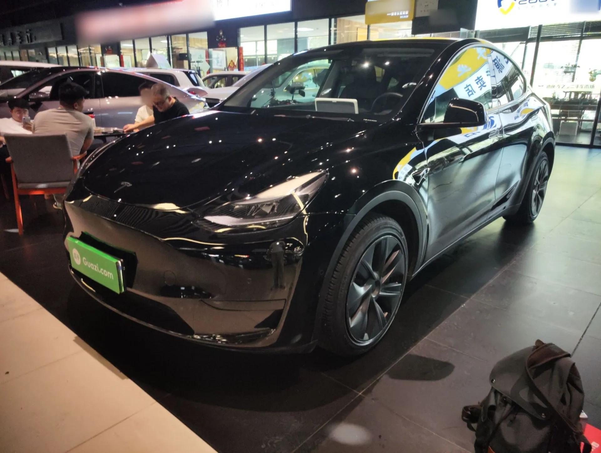 Tesla Model Y 2023 Rear-Wheel-Drive Version — миниатюра 1