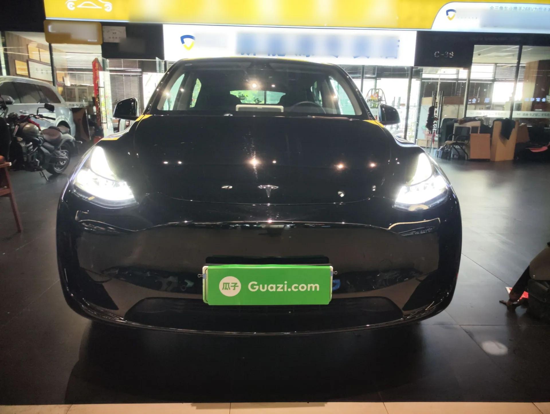 Tesla Model Y 2023 Rear-Wheel-Drive Version — миниатюра 2