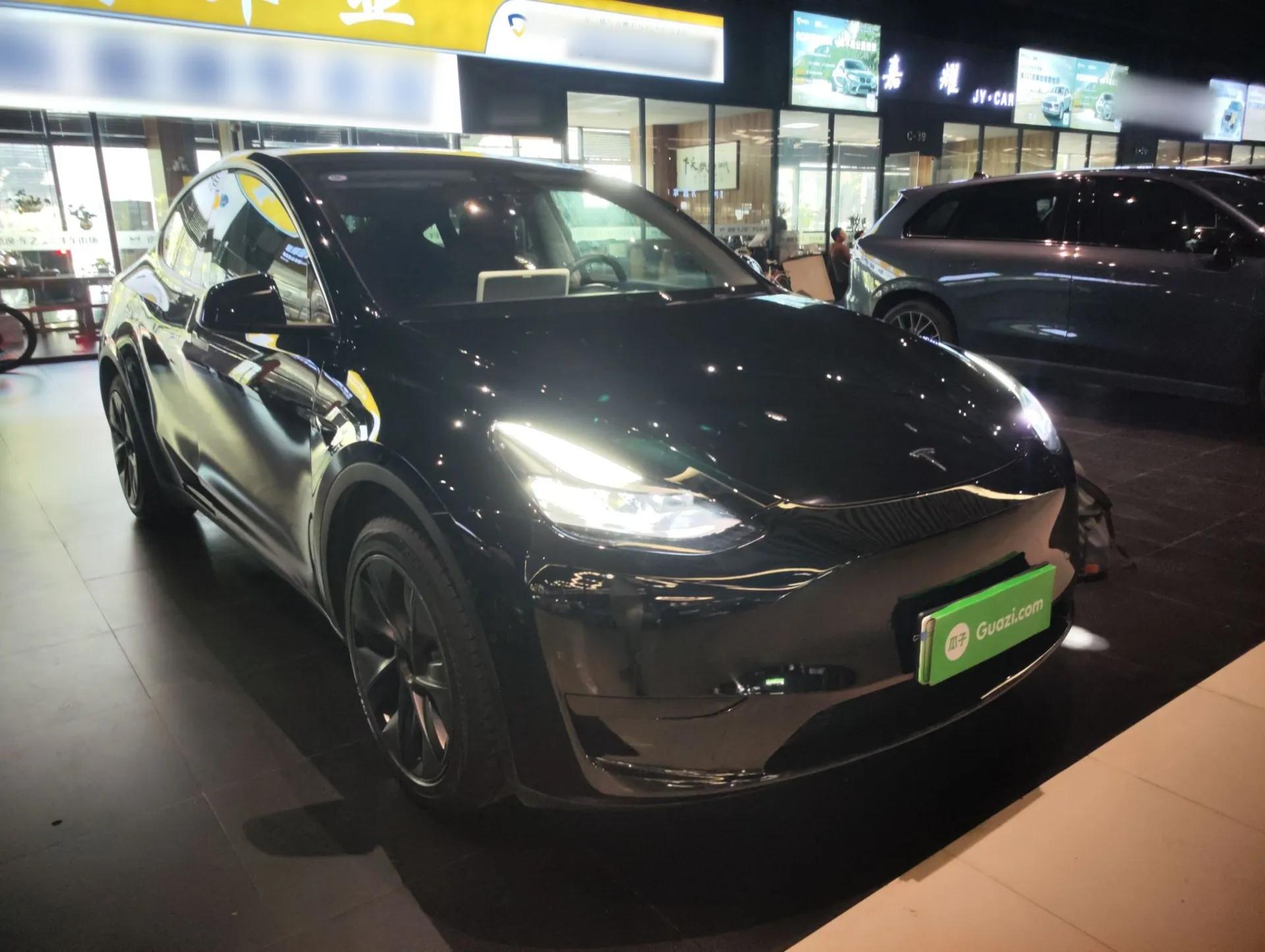 Tesla Model Y 2023 Rear-Wheel-Drive Version — миниатюра 3