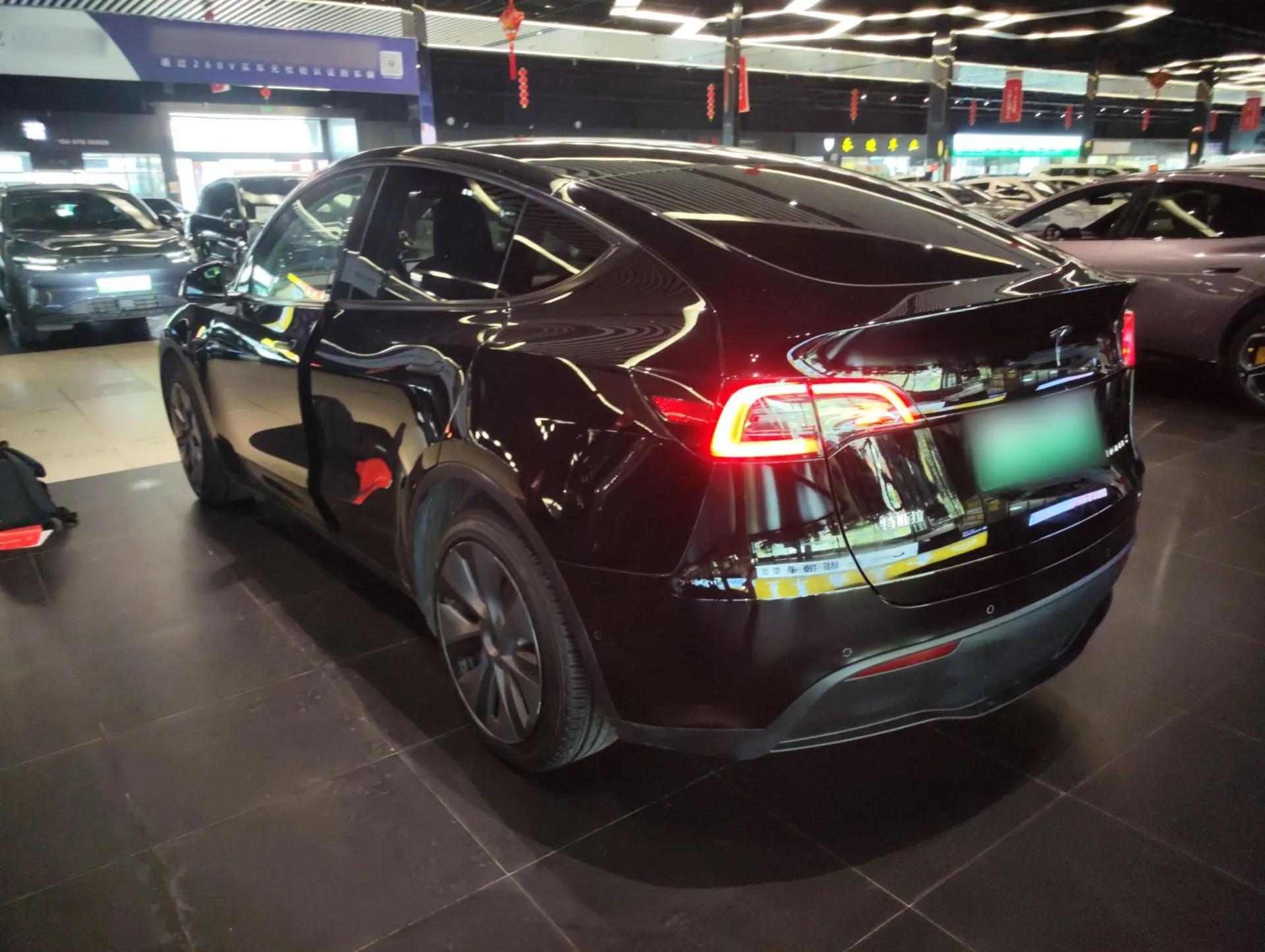 Tesla Model Y 2023 Rear-Wheel-Drive Version — миниатюра 4