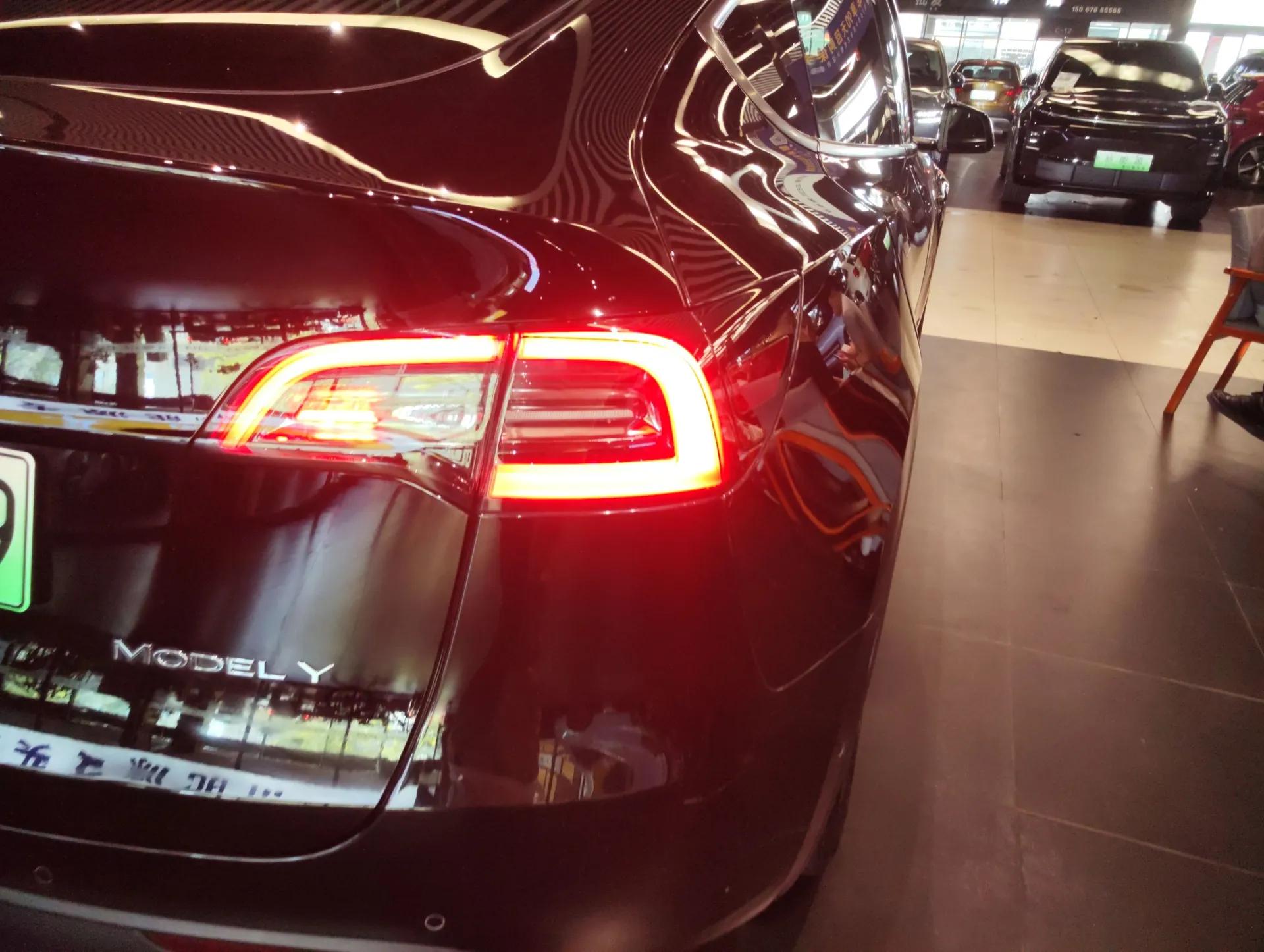 Tesla Model Y 2023 Rear-Wheel-Drive Version — миниатюра 7