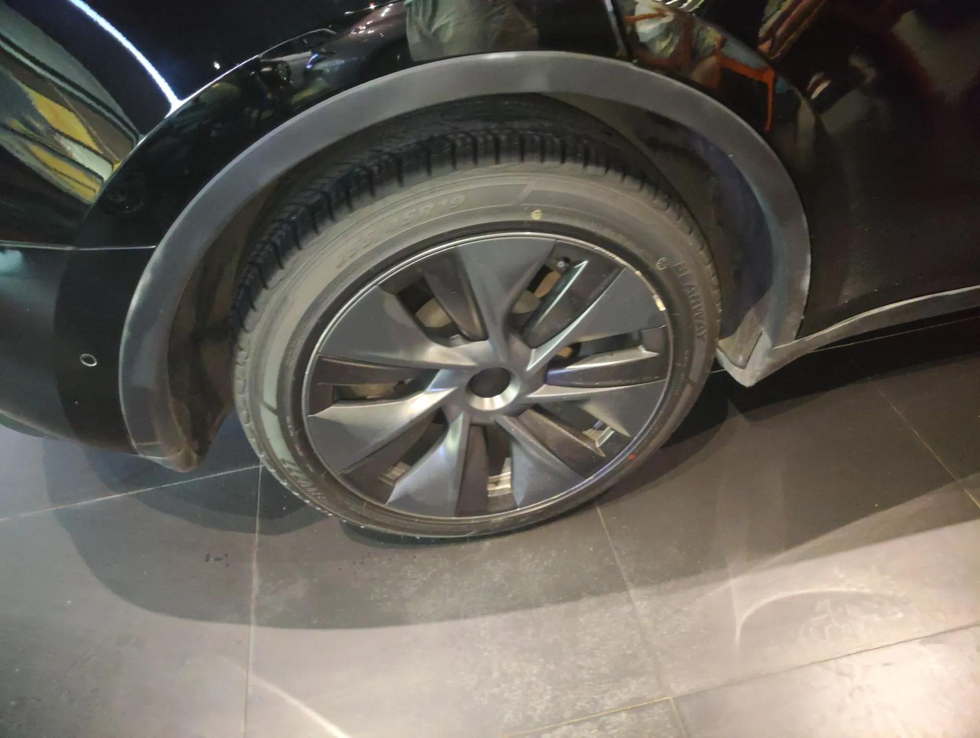 Tesla Model Y 2023 Rear-Wheel-Drive Version — миниатюра 10