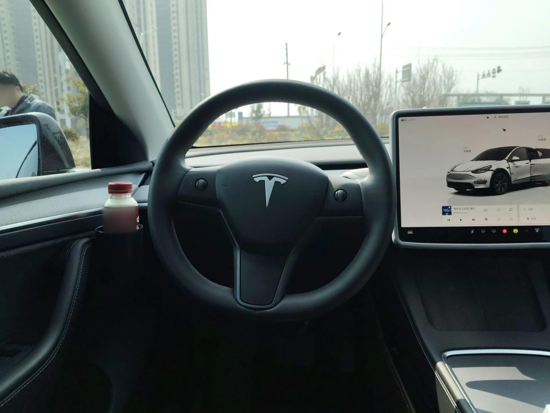 Tesla Model Y 2024 Long-Range All-Wheel-Drive Version — миниатюра 11