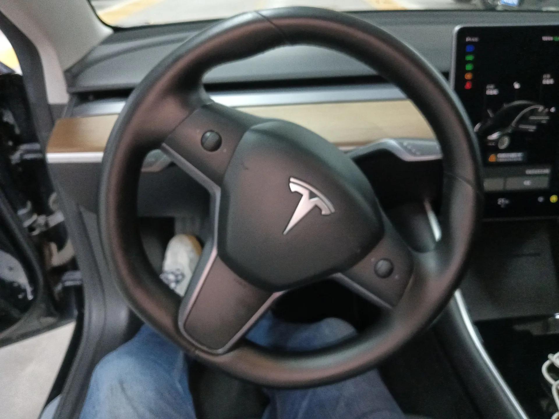 Tesla Model 3 2019 Long-Range Rear-Wheel-Drive Version — миниатюра 12