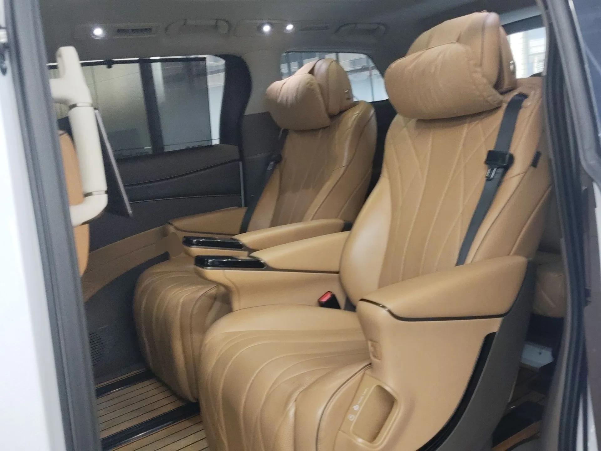 Denza D9 2022 DM-i 970 Four-Wheel Drive Prestige Model — миниатюра 20