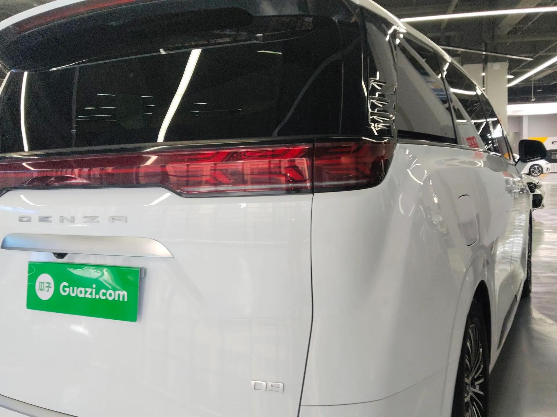 Denza D9 2022 DM-i 970 Four-Wheel Drive Prestige Model — миниатюра 7