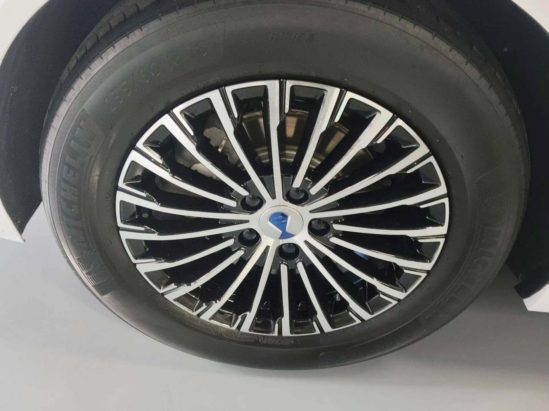 Denza D9 2022 DM-i 970 Four-Wheel Drive Prestige Model — миниатюра 10