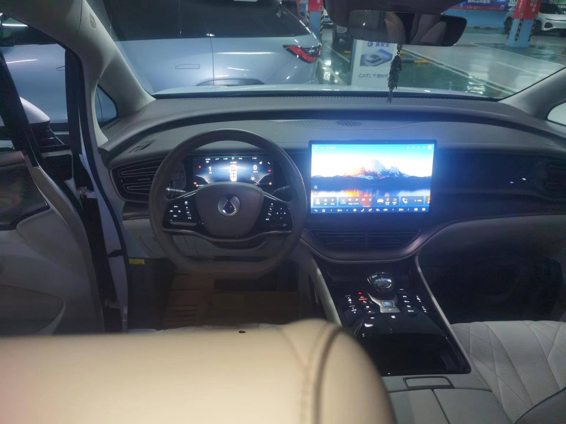 Denza D9 2022 DM-i 1040 Prestige Model — миниатюра 14