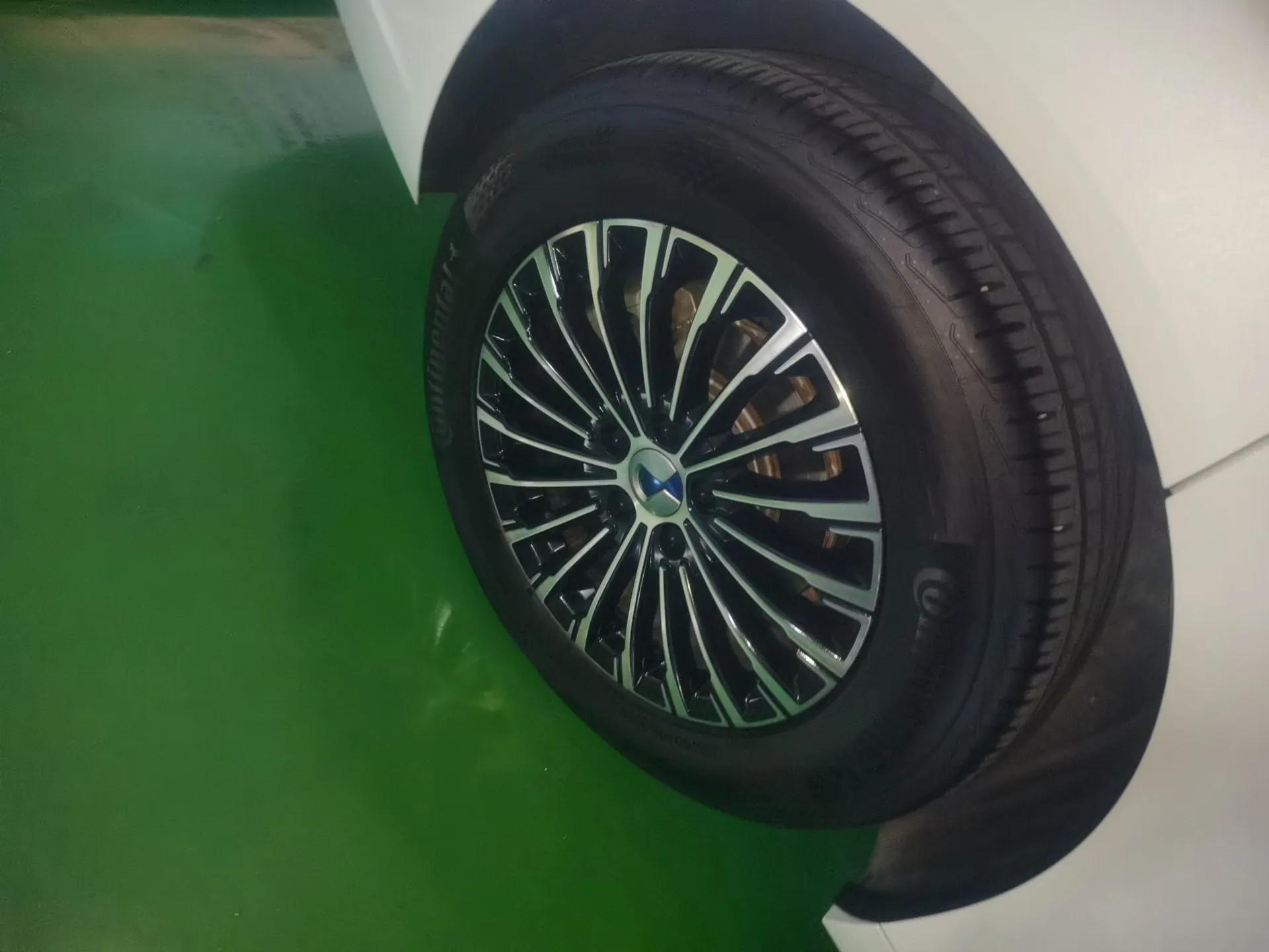 Denza D9 2022 DM-i 1040 Prestige Model — миниатюра 10