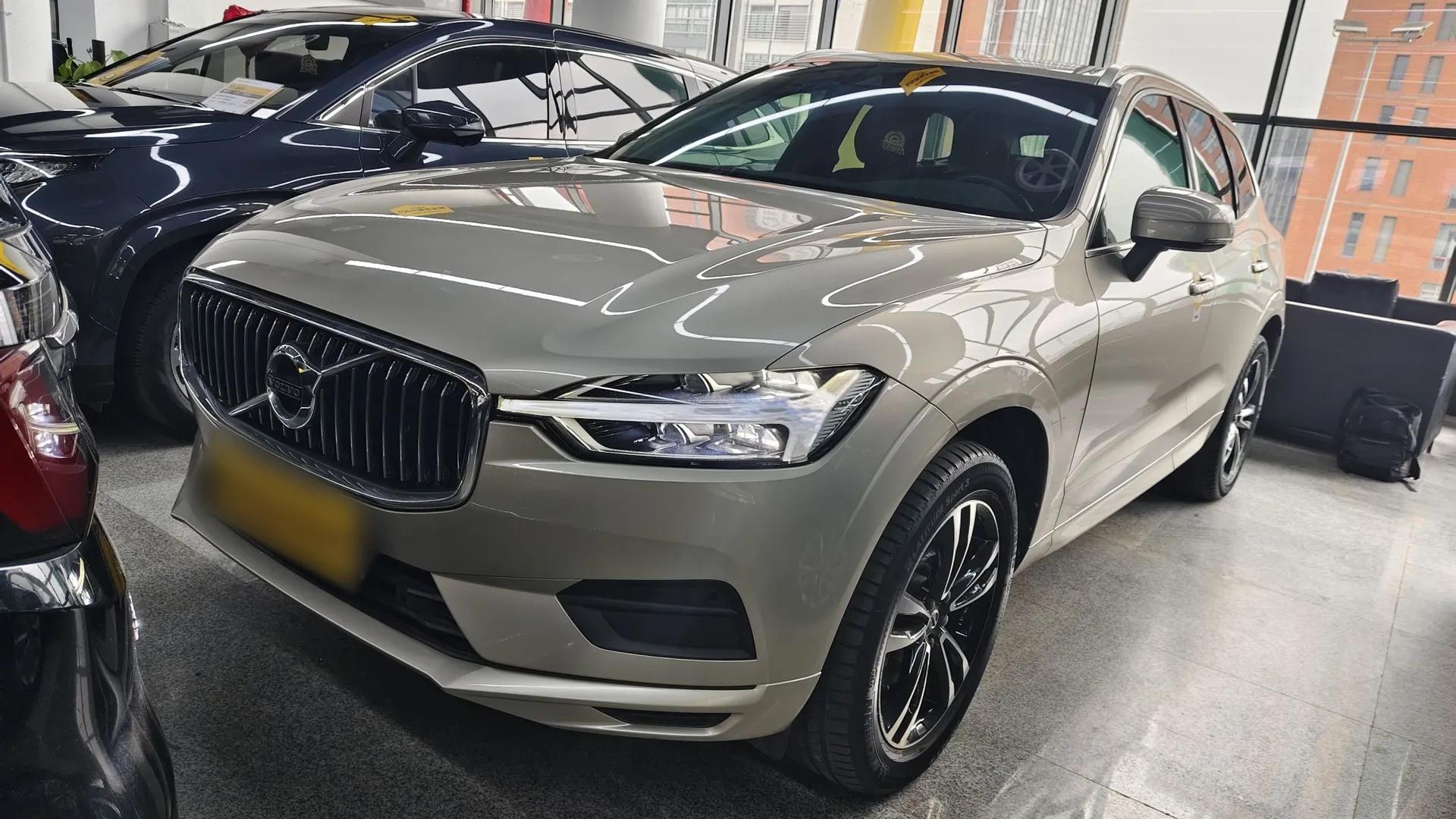 Volvo XC60 2018 T5 4x4 Smart Edition — миниатюра 1