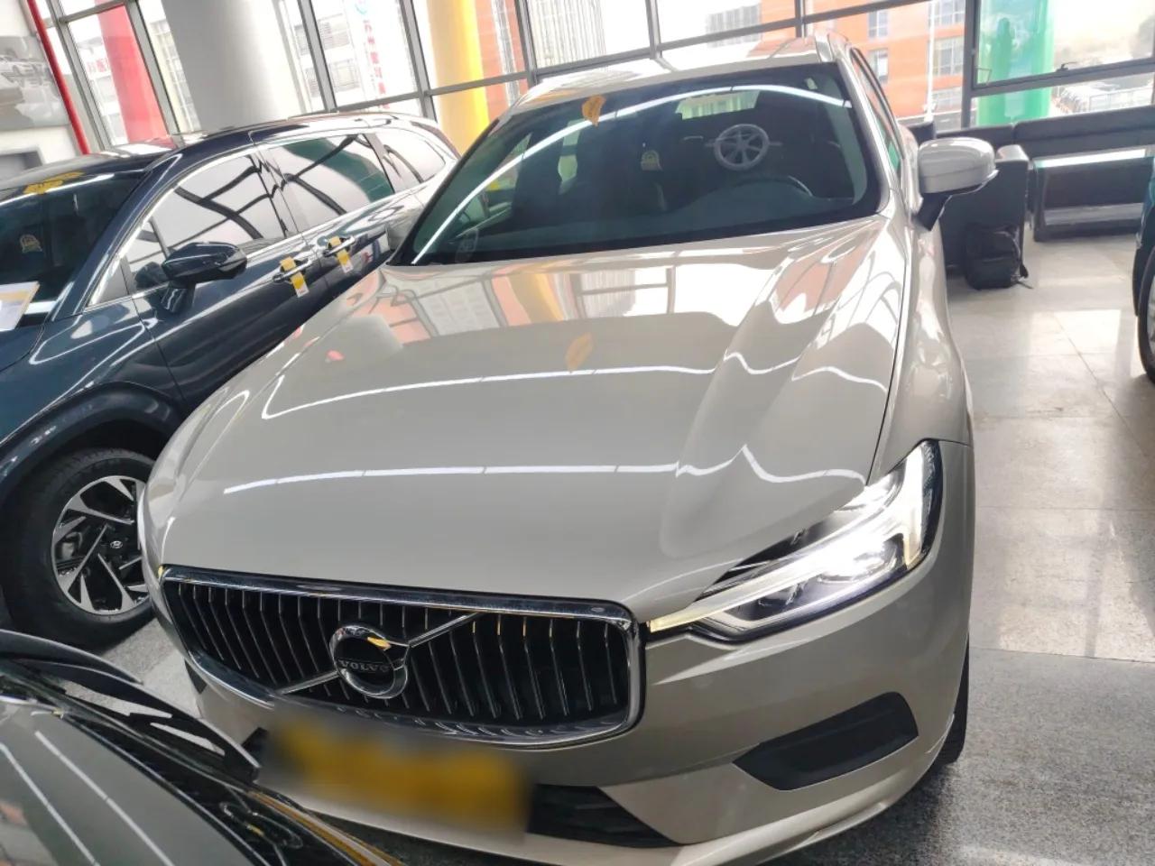 Volvo XC60 2018 T5 4x4 Smart Edition — миниатюра 2