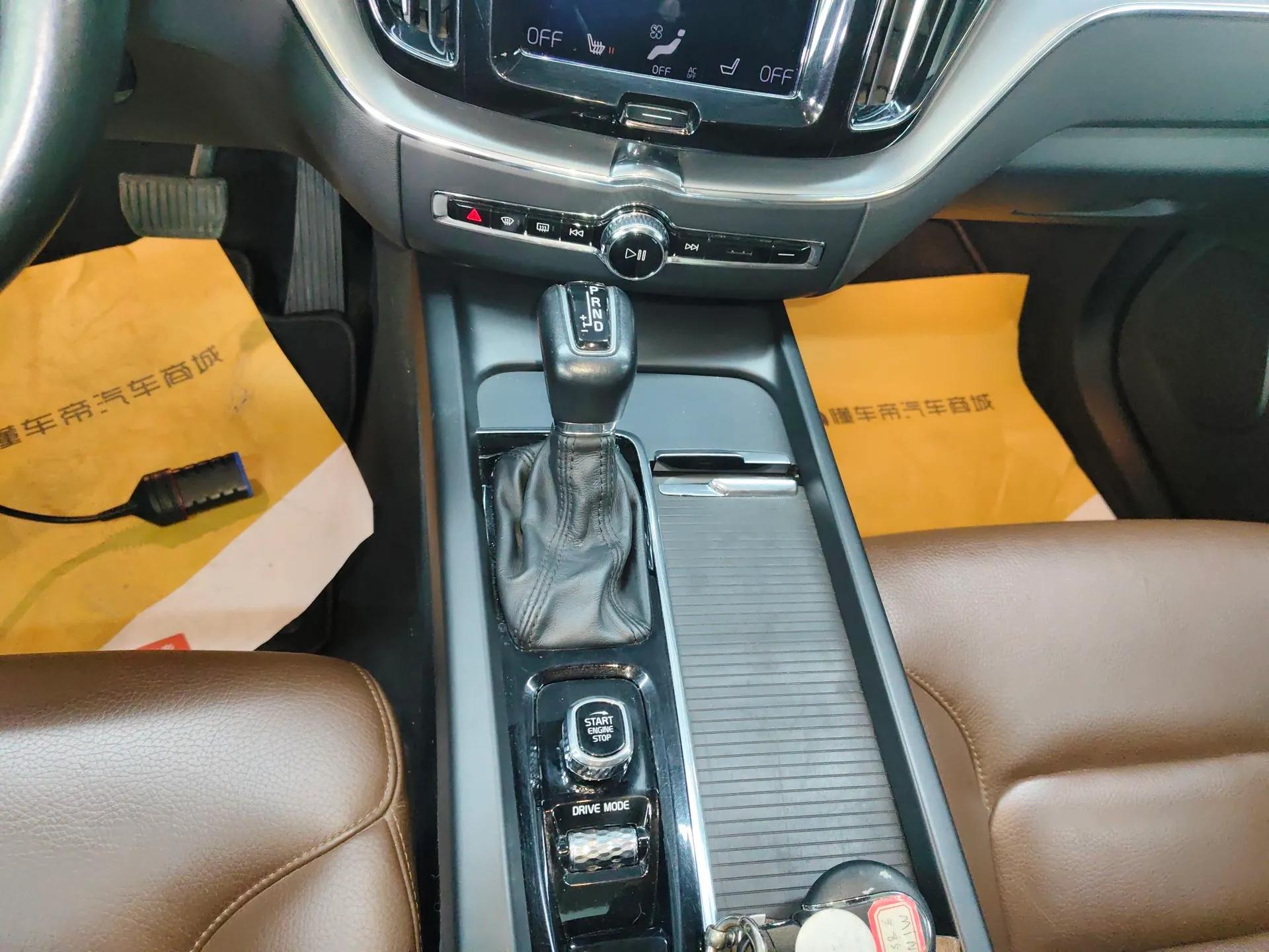 Volvo XC60 2018 T5 4x4 Smart Edition — миниатюра 16