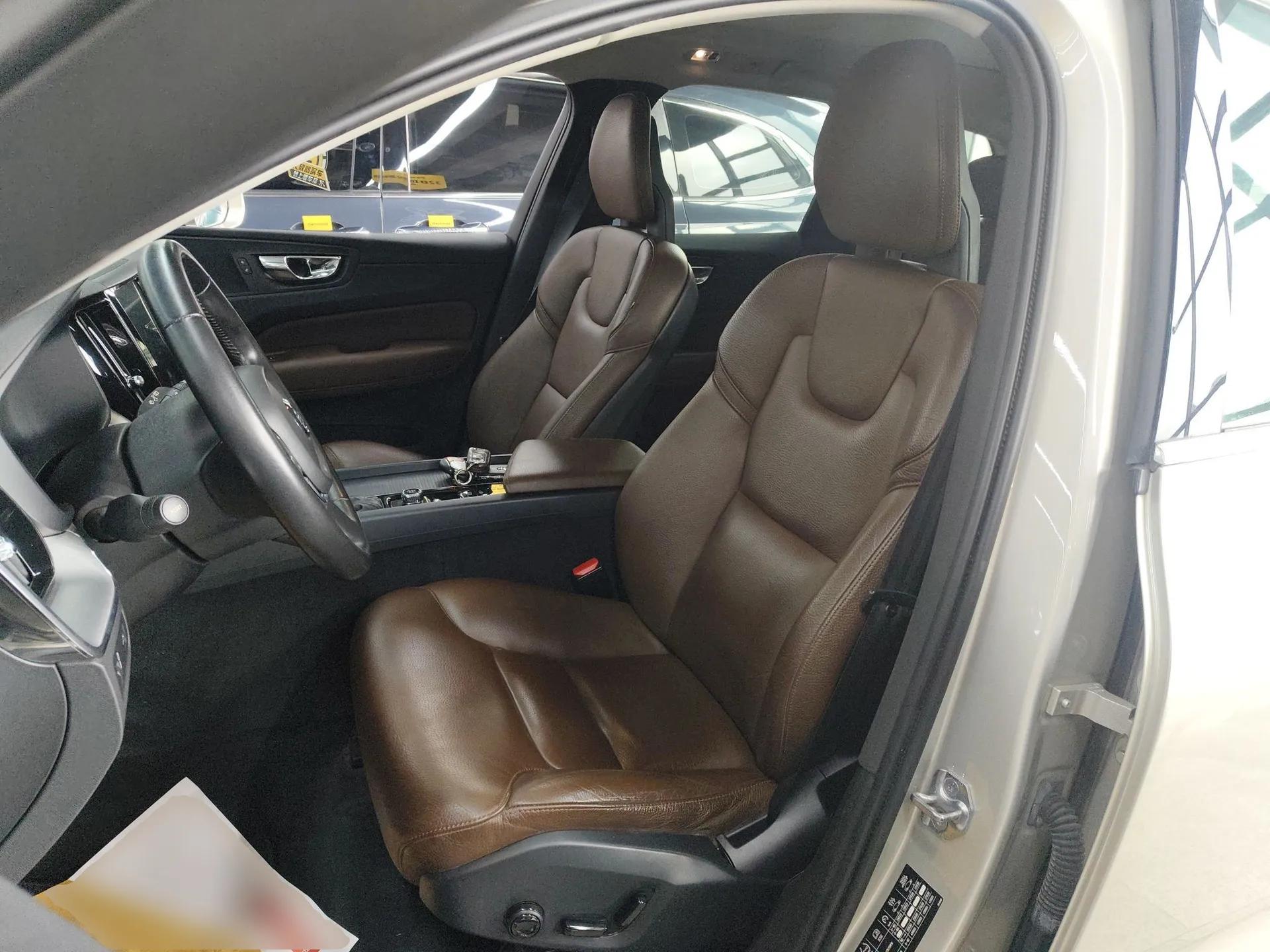 Volvo XC60 2018 T5 4x4 Smart Edition — миниатюра 17