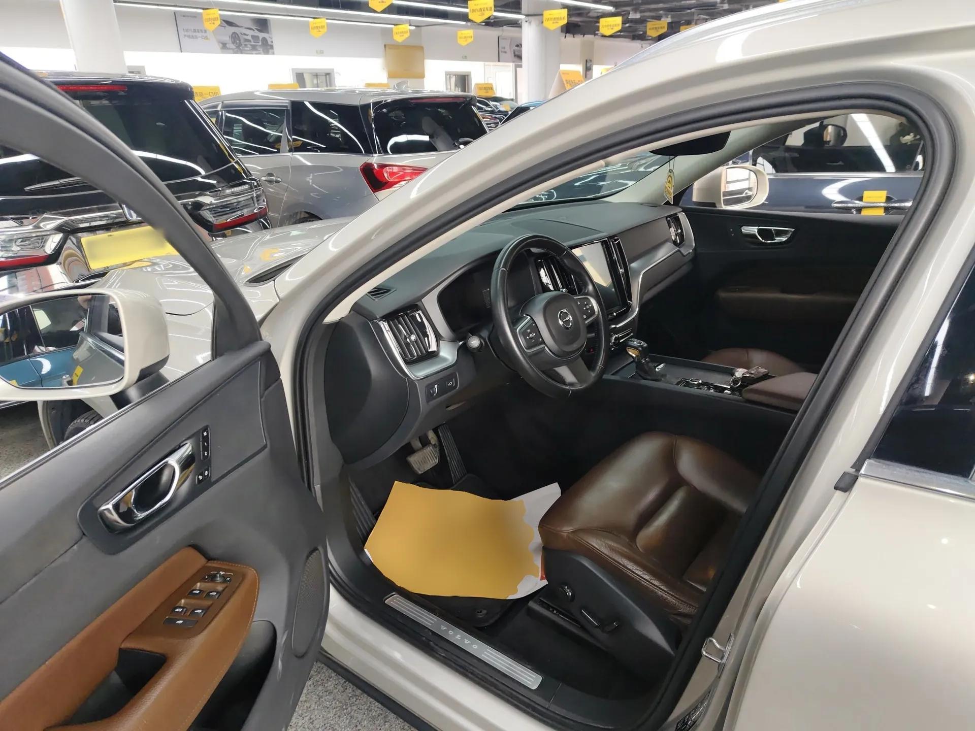Volvo XC60 2018 T5 4x4 Smart Edition — миниатюра 18