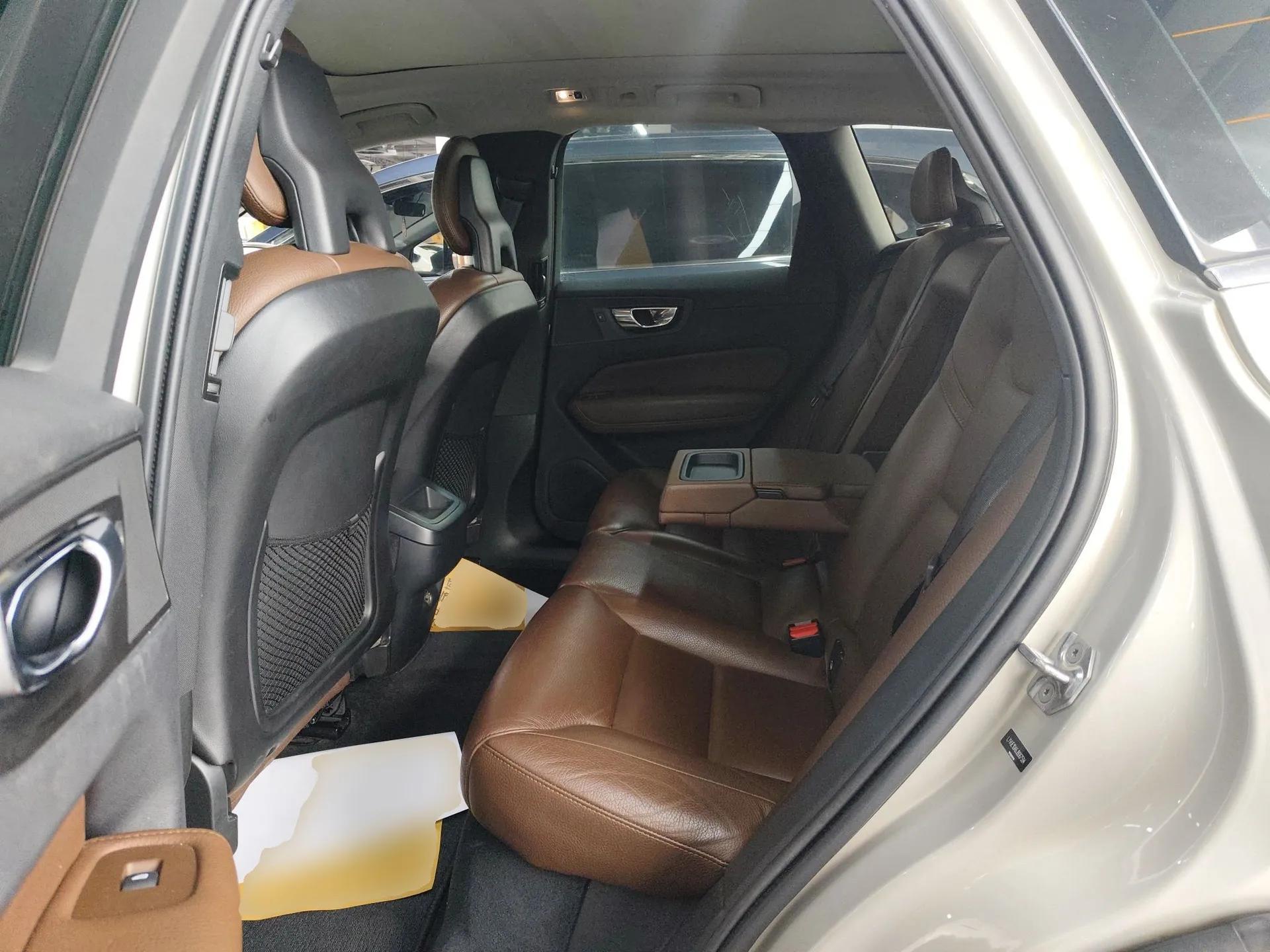 Volvo XC60 2018 T5 4x4 Smart Edition — миниатюра 19
