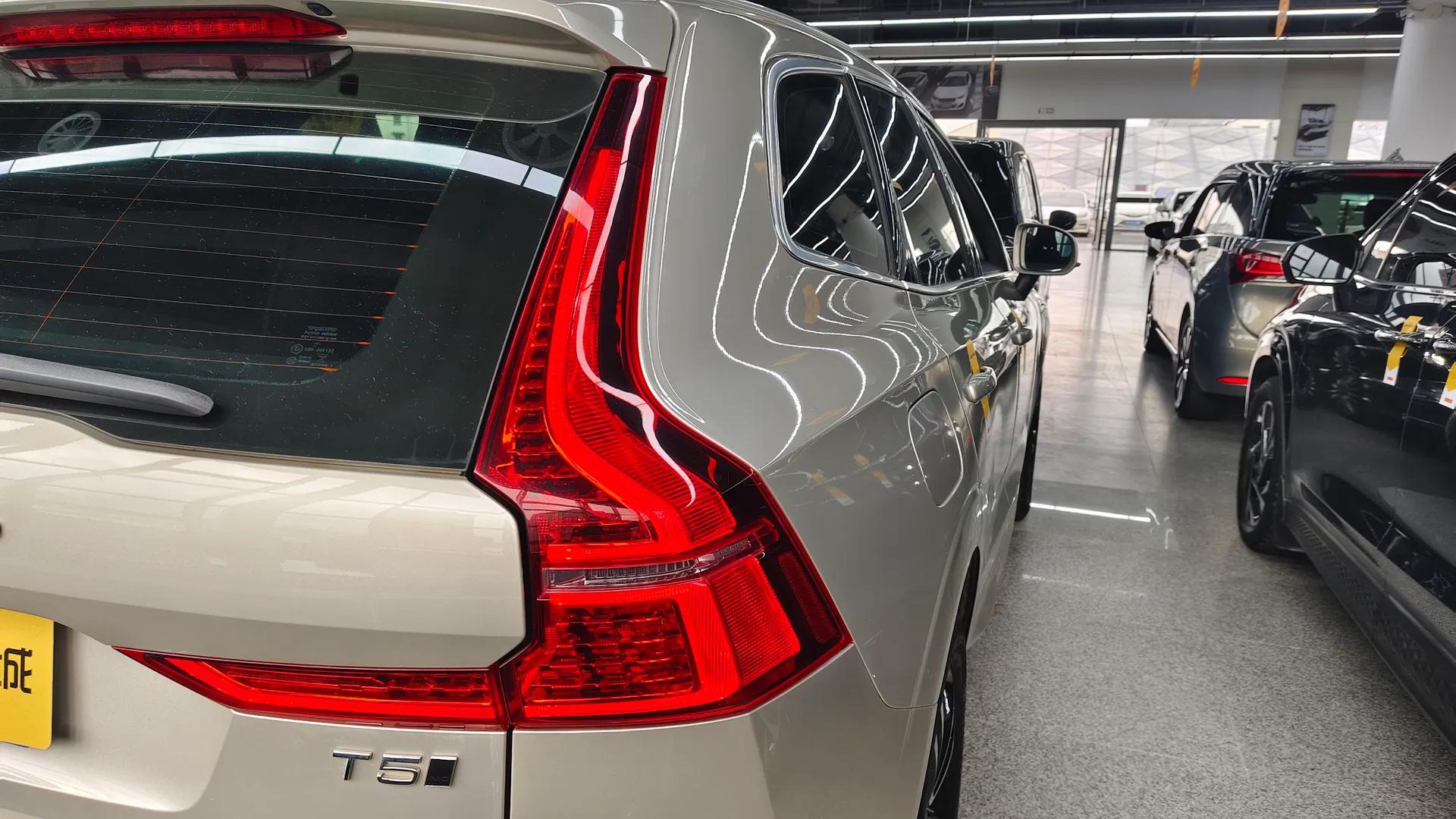 Volvo XC60 2018 T5 4x4 Smart Edition — миниатюра 8