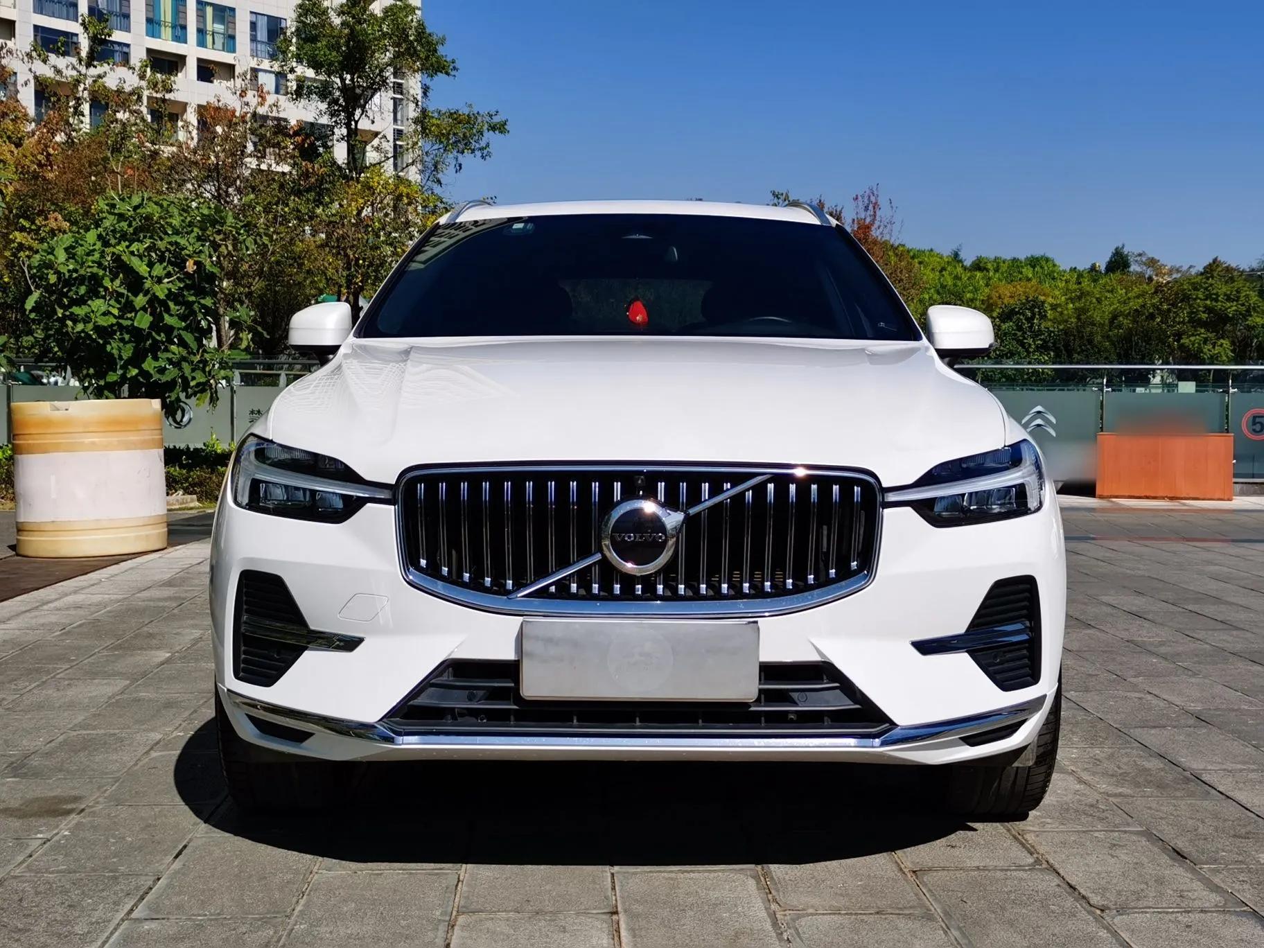 Volvo XC60 2023 B5 4x4 Smart Luxury Edition — миниатюра 3