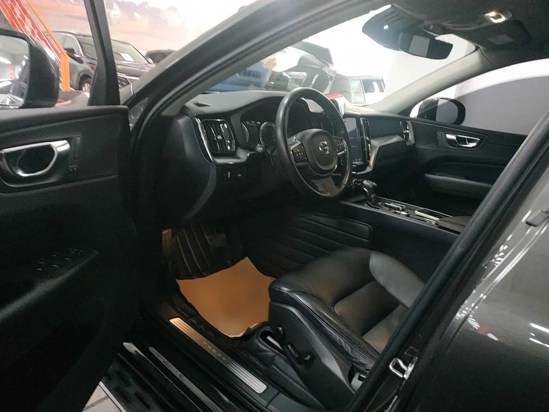 Volvo XC60 2019 T5 4x4 Zhiyuan Edition China VI Standard — миниатюра 18