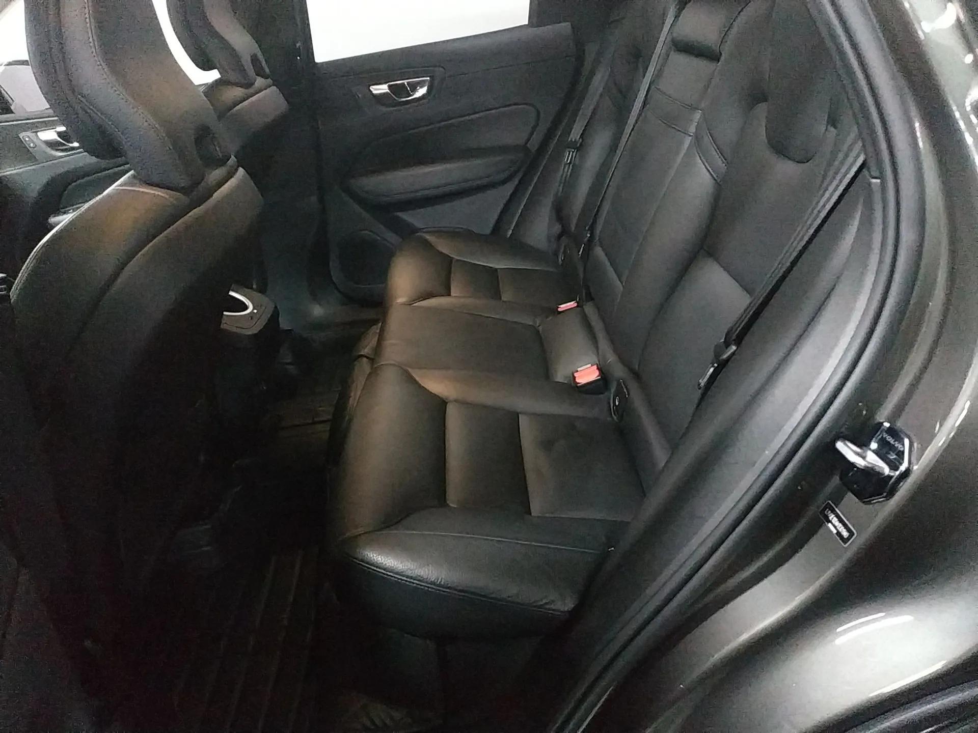 Volvo XC60 2019 T5 4x4 Zhiyuan Edition China VI Standard — миниатюра 19