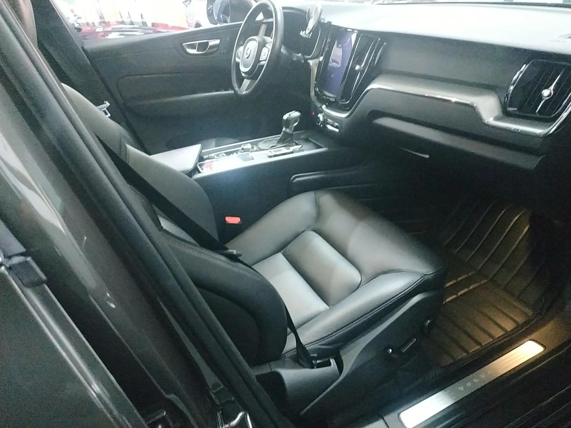 Volvo XC60 2019 T5 4x4 Zhiyuan Edition China VI Standard — миниатюра 23