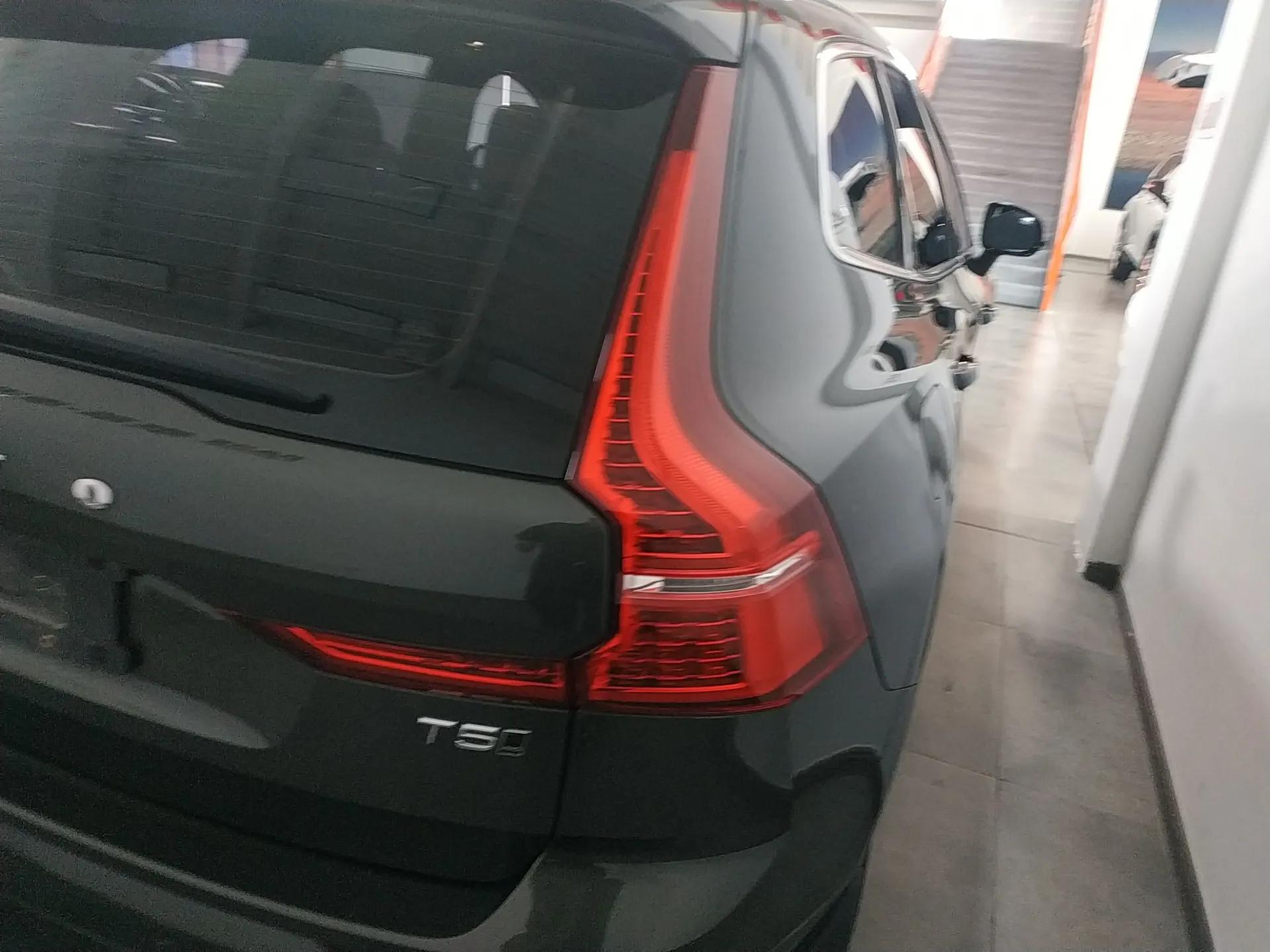 Volvo XC60 2019 T5 4x4 Zhiyuan Edition China VI Standard — миниатюра 8