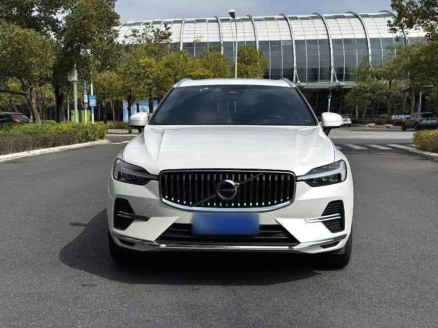 Volvo XC60 2022 B5 4x4 Smart Luxury Edition — миниатюра 3
