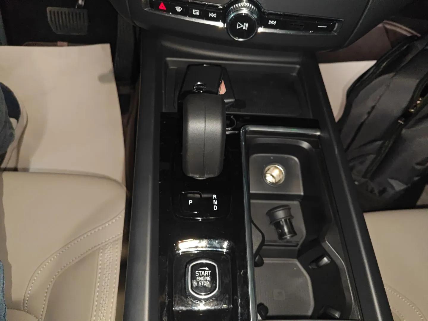 Volvo XC60 2026 B5 4x4 Smart Luxury Edition — миниатюра 17