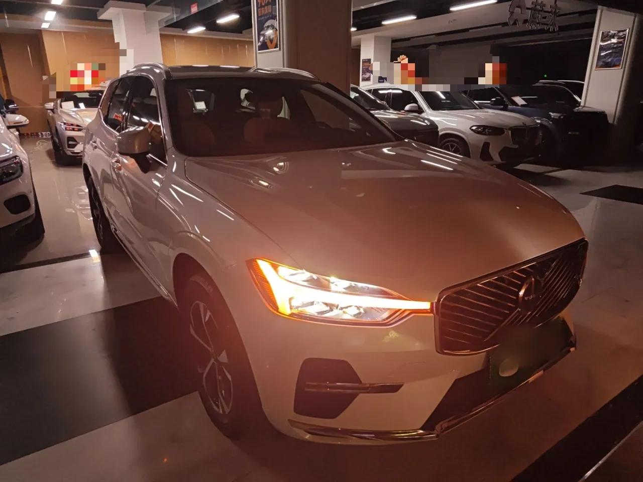 Volvo XC60 2026 B5 4x4 Smart Luxury Edition — миниатюра 3