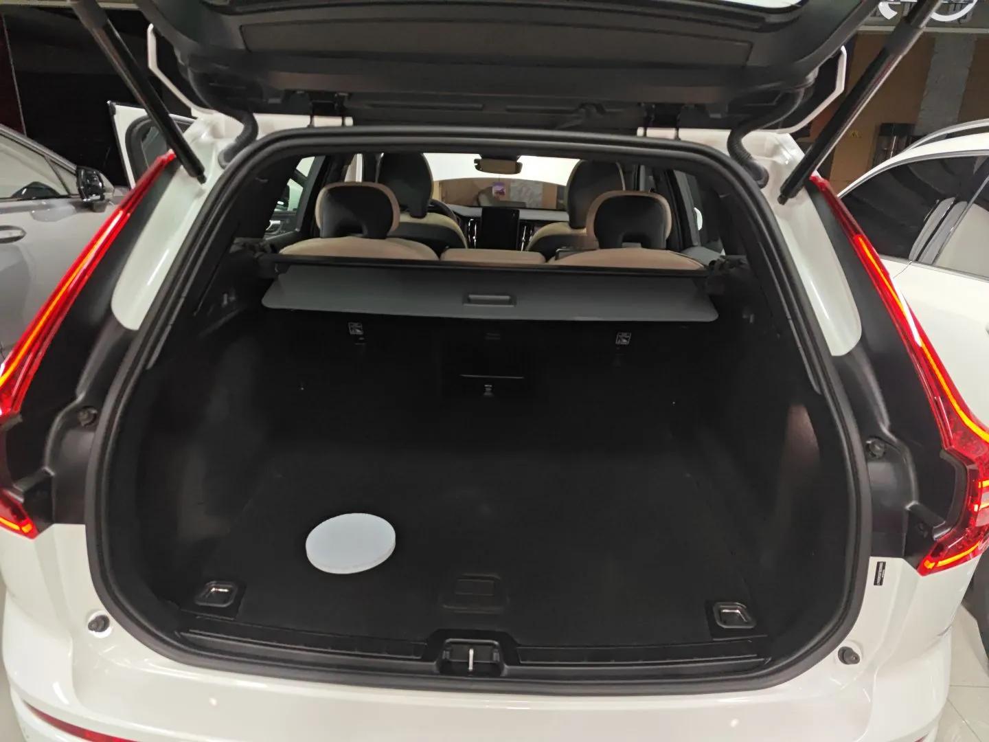 Volvo XC60 2026 B5 4x4 Smart Luxury Edition — миниатюра 22