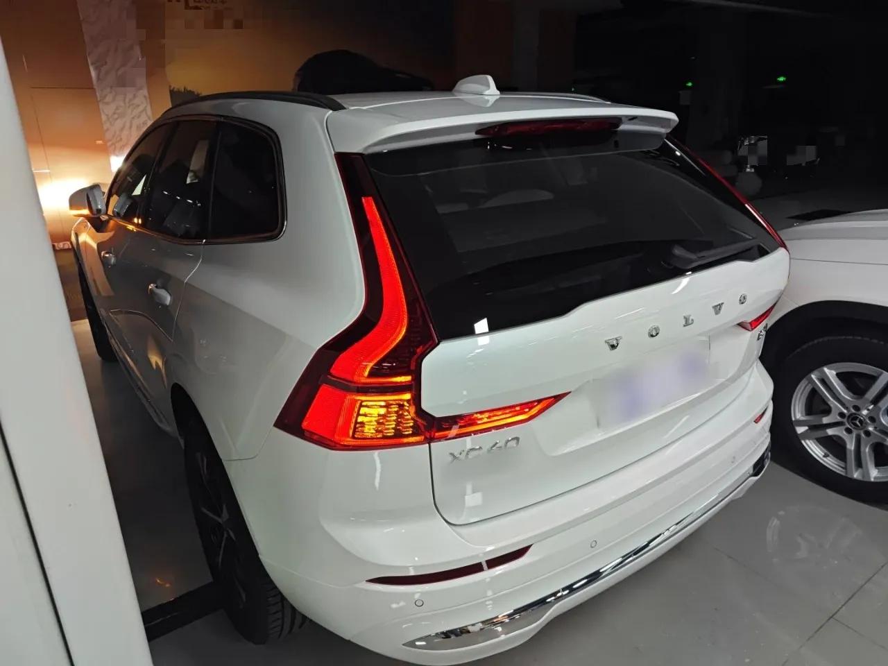 Volvo XC60 2026 B5 4x4 Smart Luxury Edition — миниатюра 4